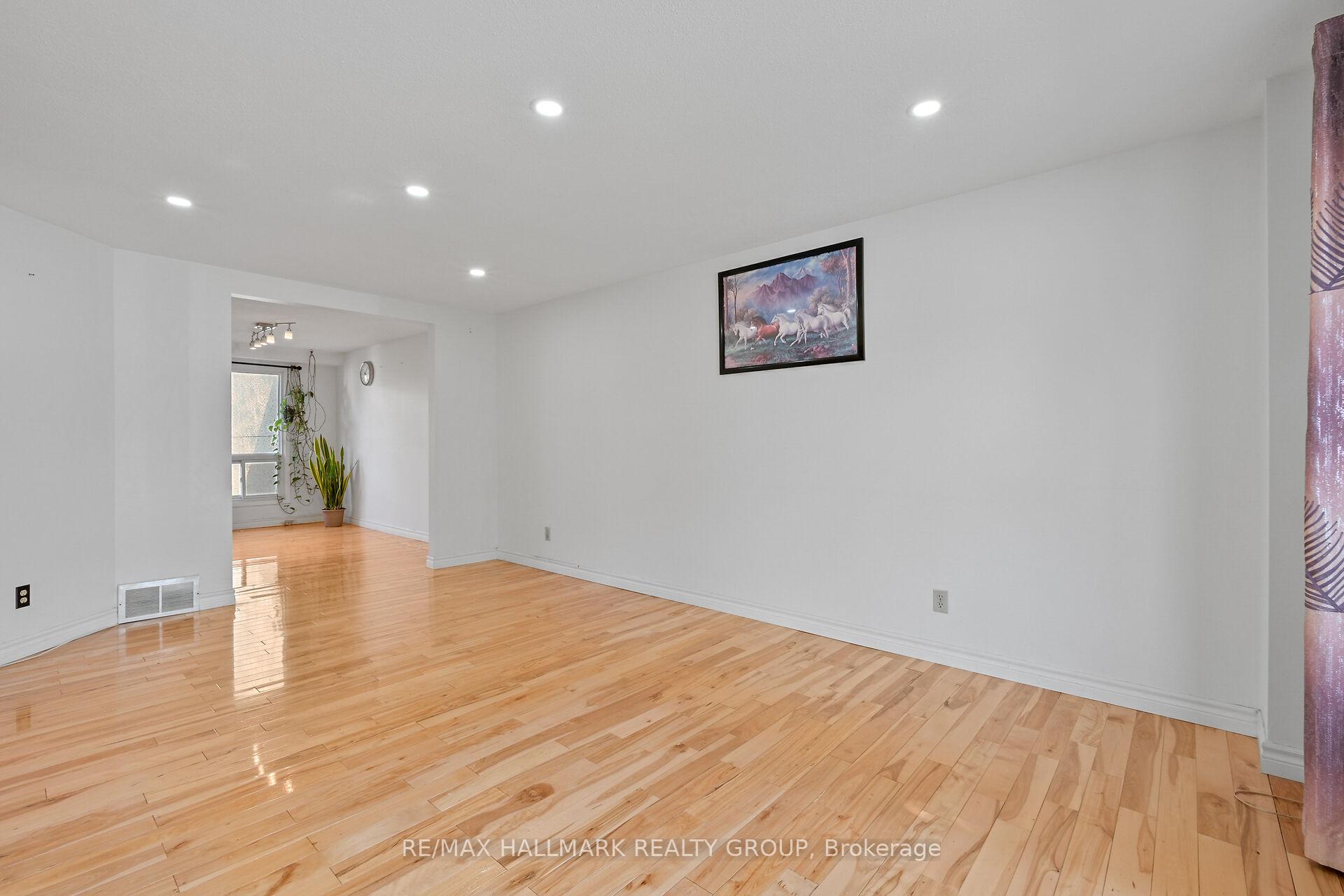 Photo 3 of 1089 Barwell Avenue, Ottawa, Fairfield Heights — HOMEH