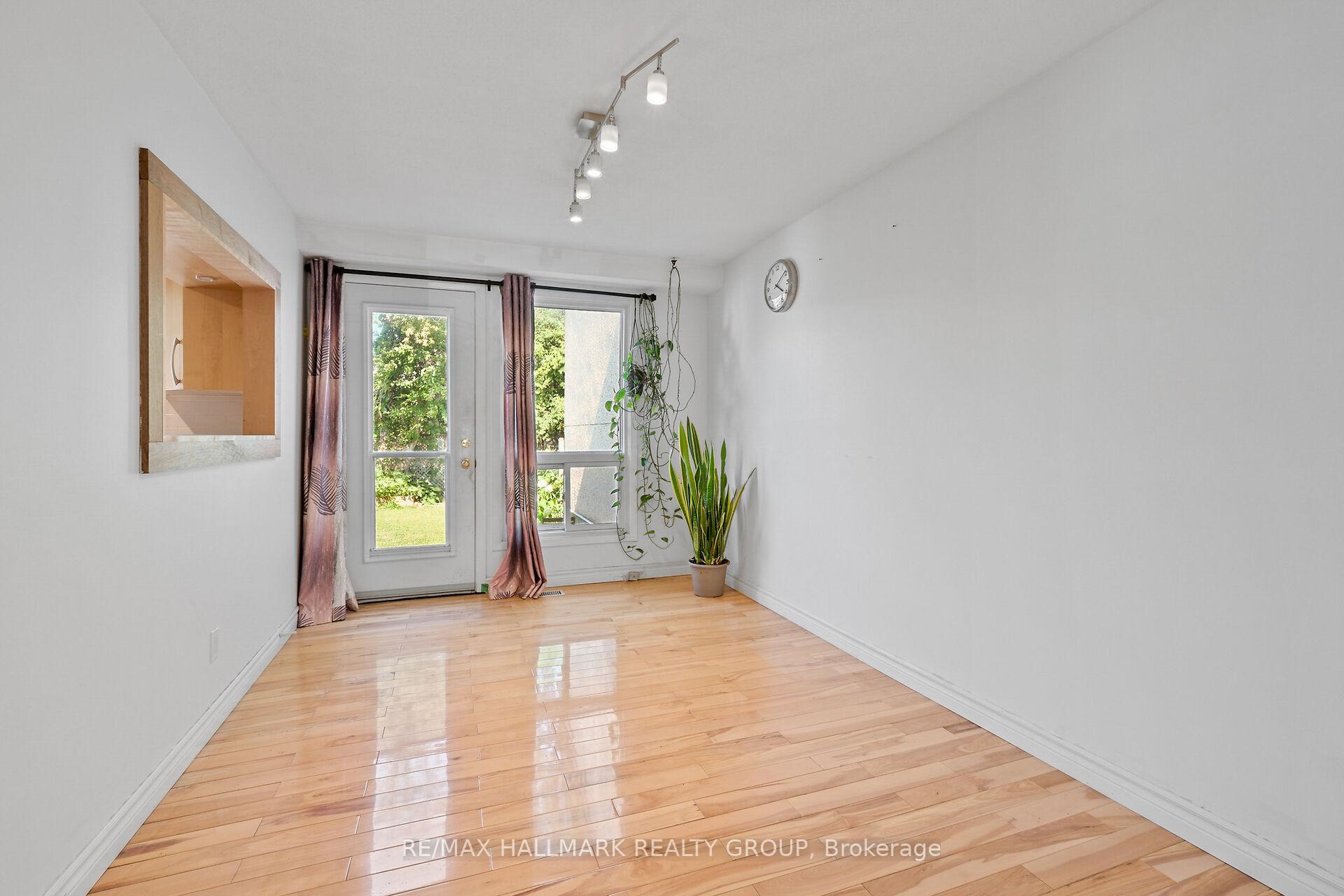Photo 12 of 1089 Barwell Avenue, Ottawa, Fairfield Heights — HOMEH