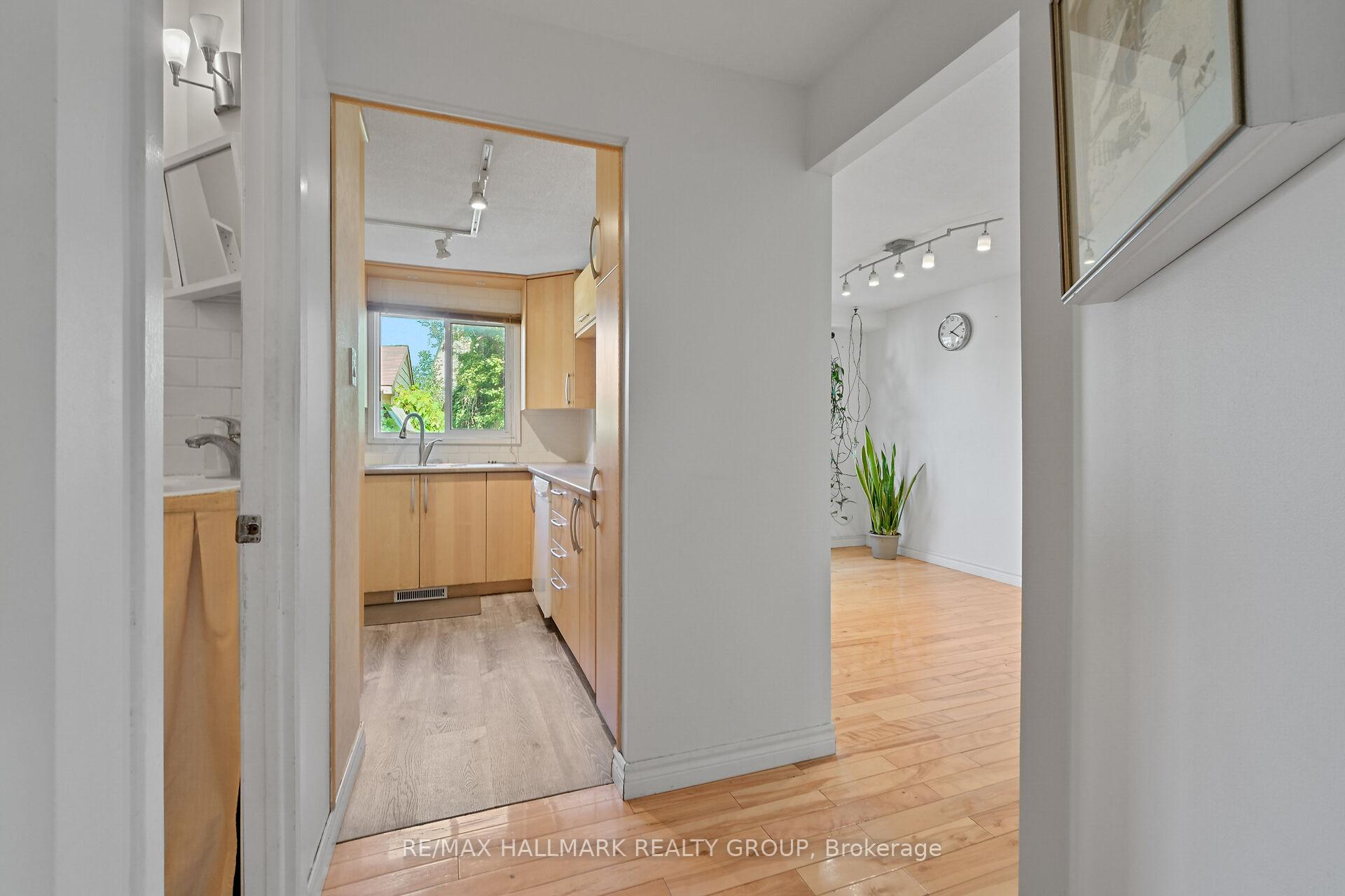 Photo 9 of 1089 Barwell Avenue, Ottawa, Fairfield Heights — HOMEH