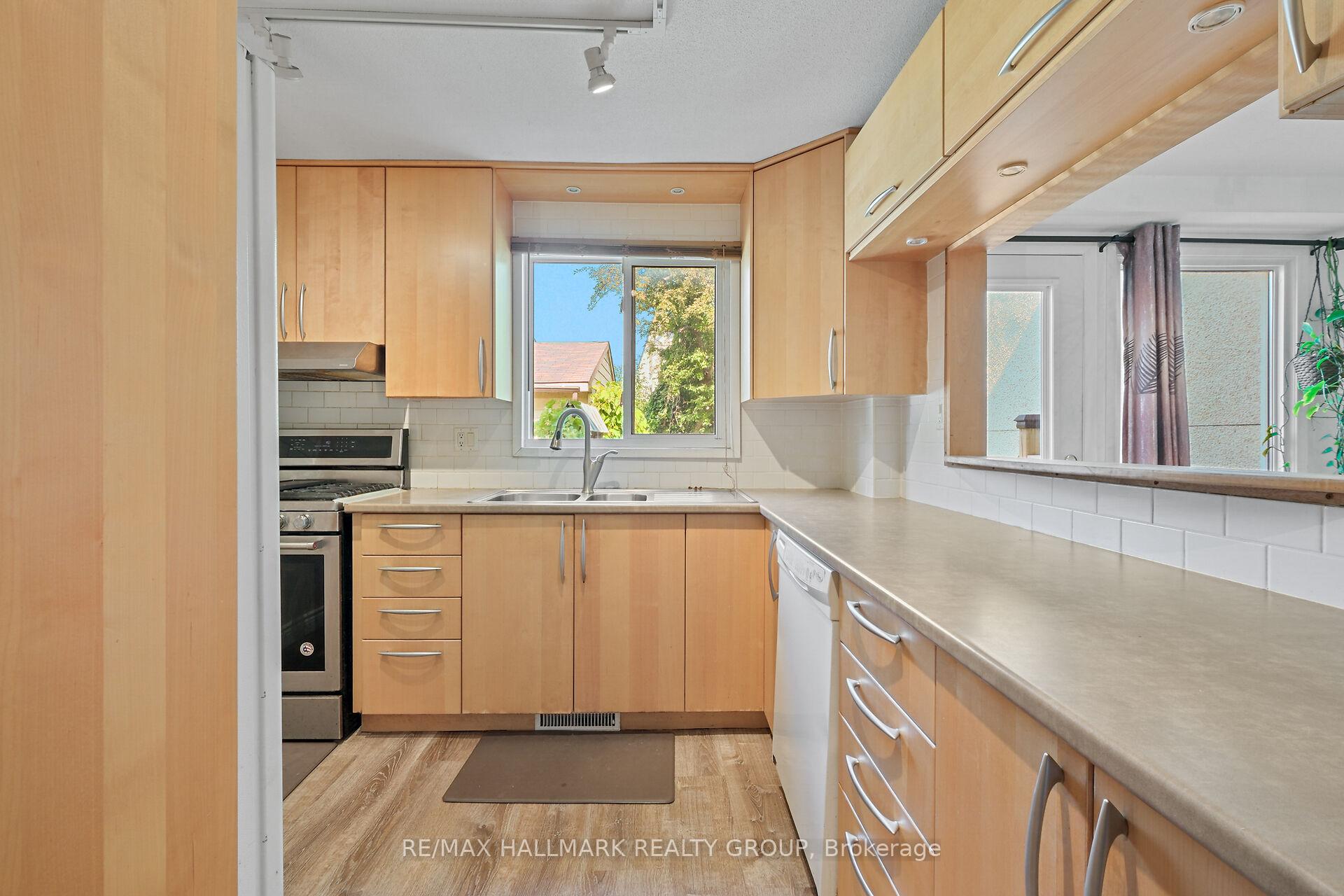 Photo 13 of 1089 Barwell Avenue, Ottawa, Fairfield Heights — HOMEH