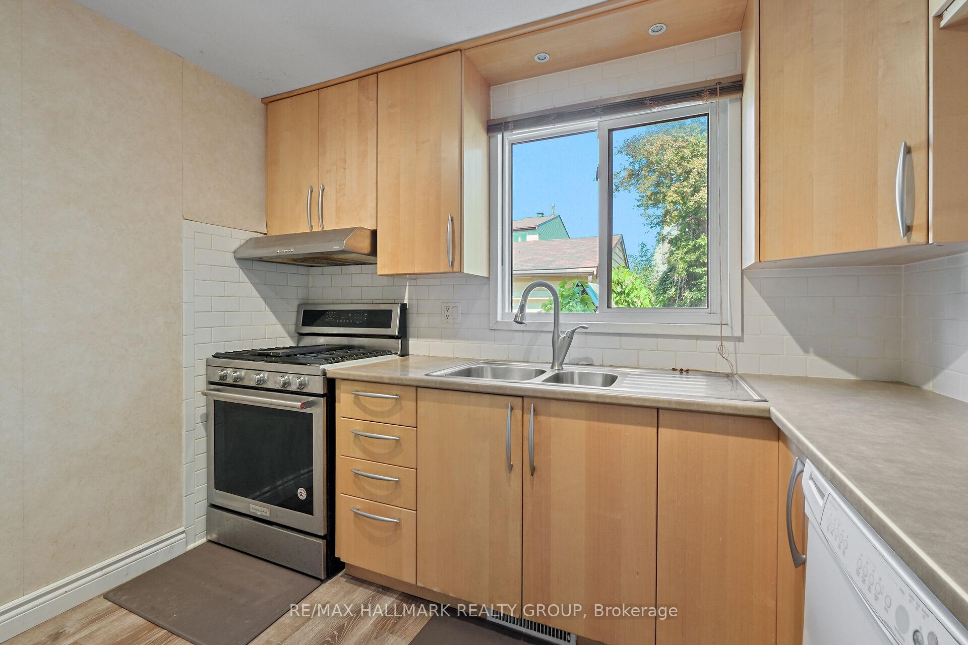 Photo 11 of 1089 Barwell Avenue, Ottawa, Fairfield Heights — HOMEH