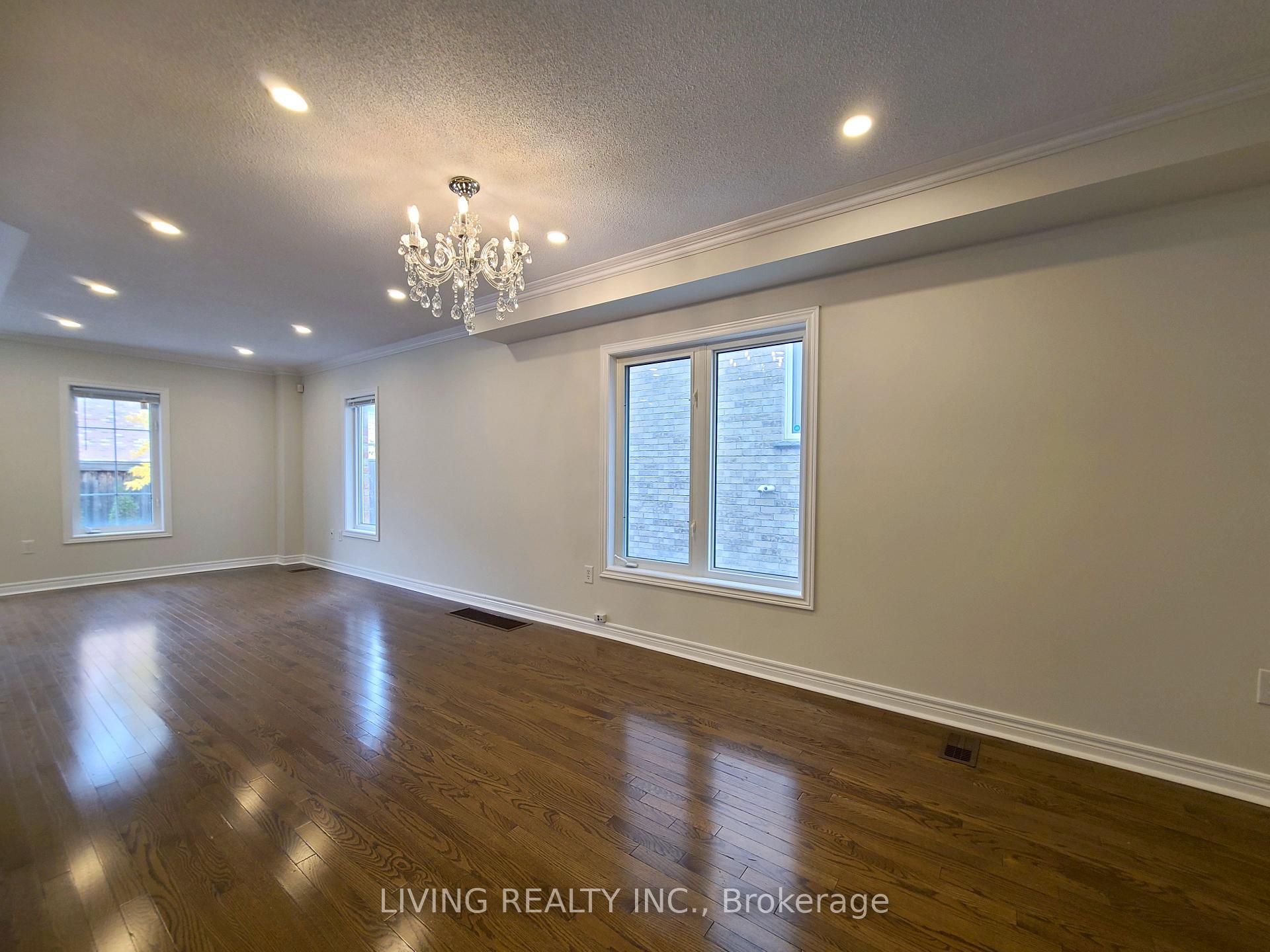 Photo 4 of 117 Amulet Crescent, Richmond Hill, Rouge Woods — HOMEH