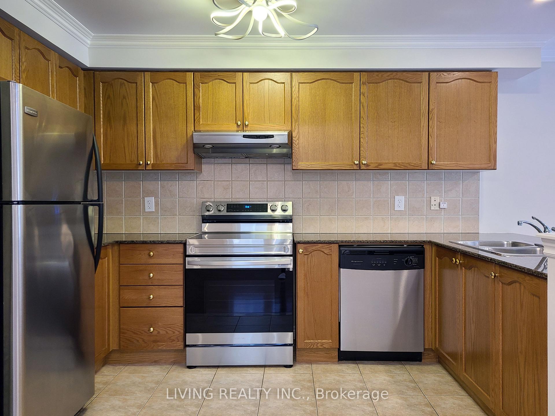 Photo 6 of 117 Amulet Crescent, Richmond Hill, Rouge Woods — HOMEH