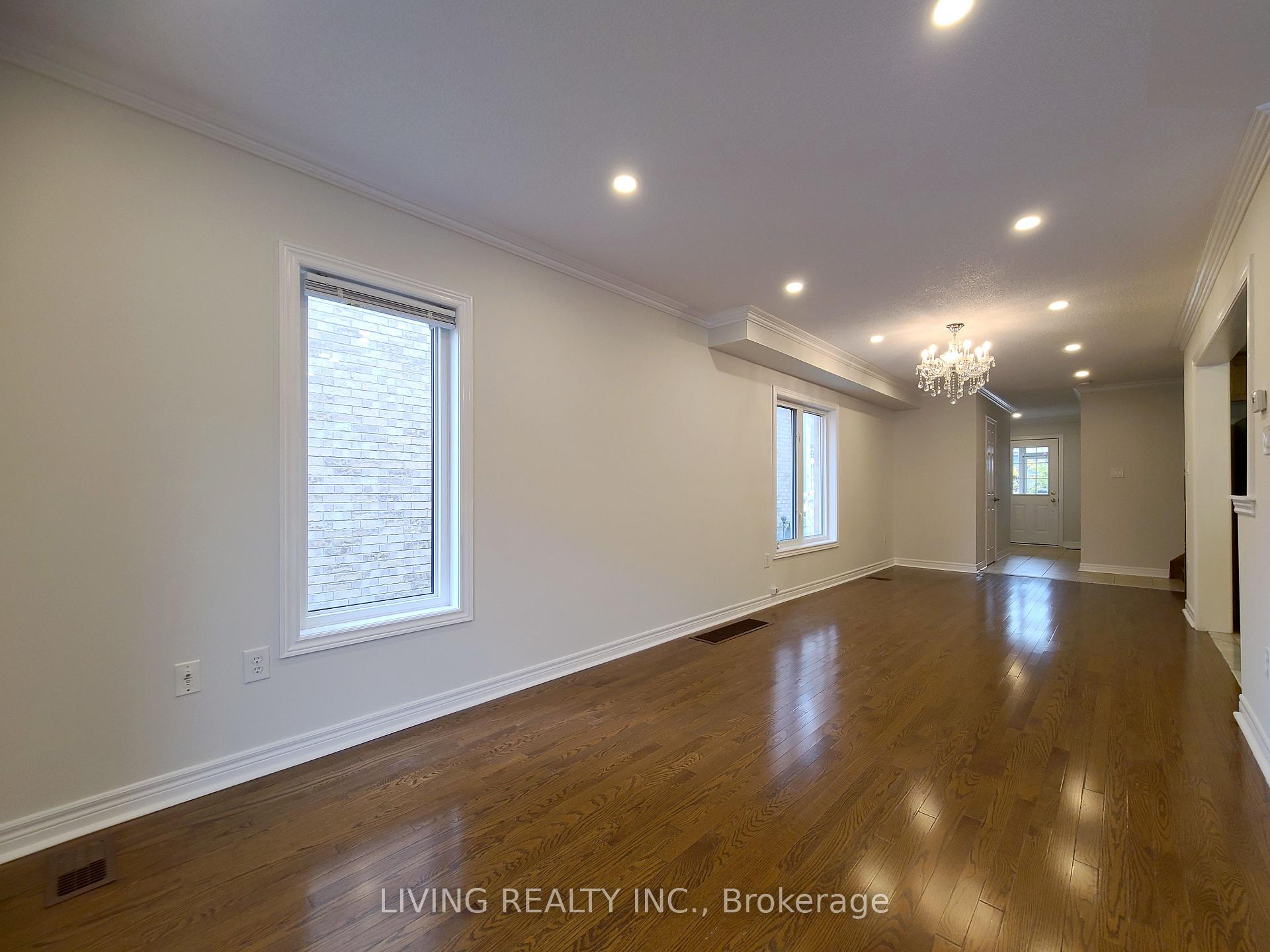 Photo 8 of 117 Amulet Crescent, Richmond Hill, Rouge Woods — HOMEH