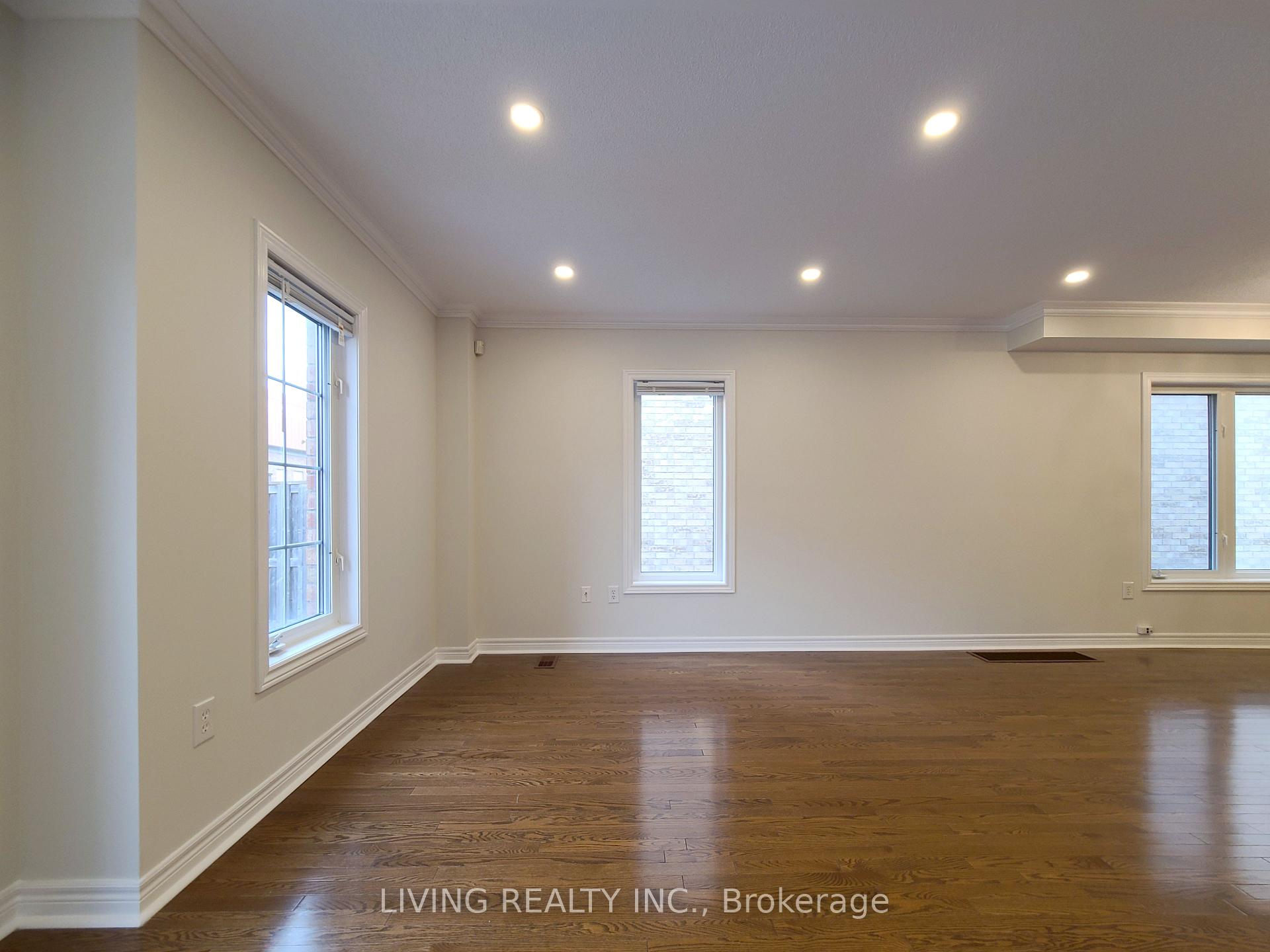 Photo 11 of 117 Amulet Crescent, Richmond Hill, Rouge Woods — HOMEH