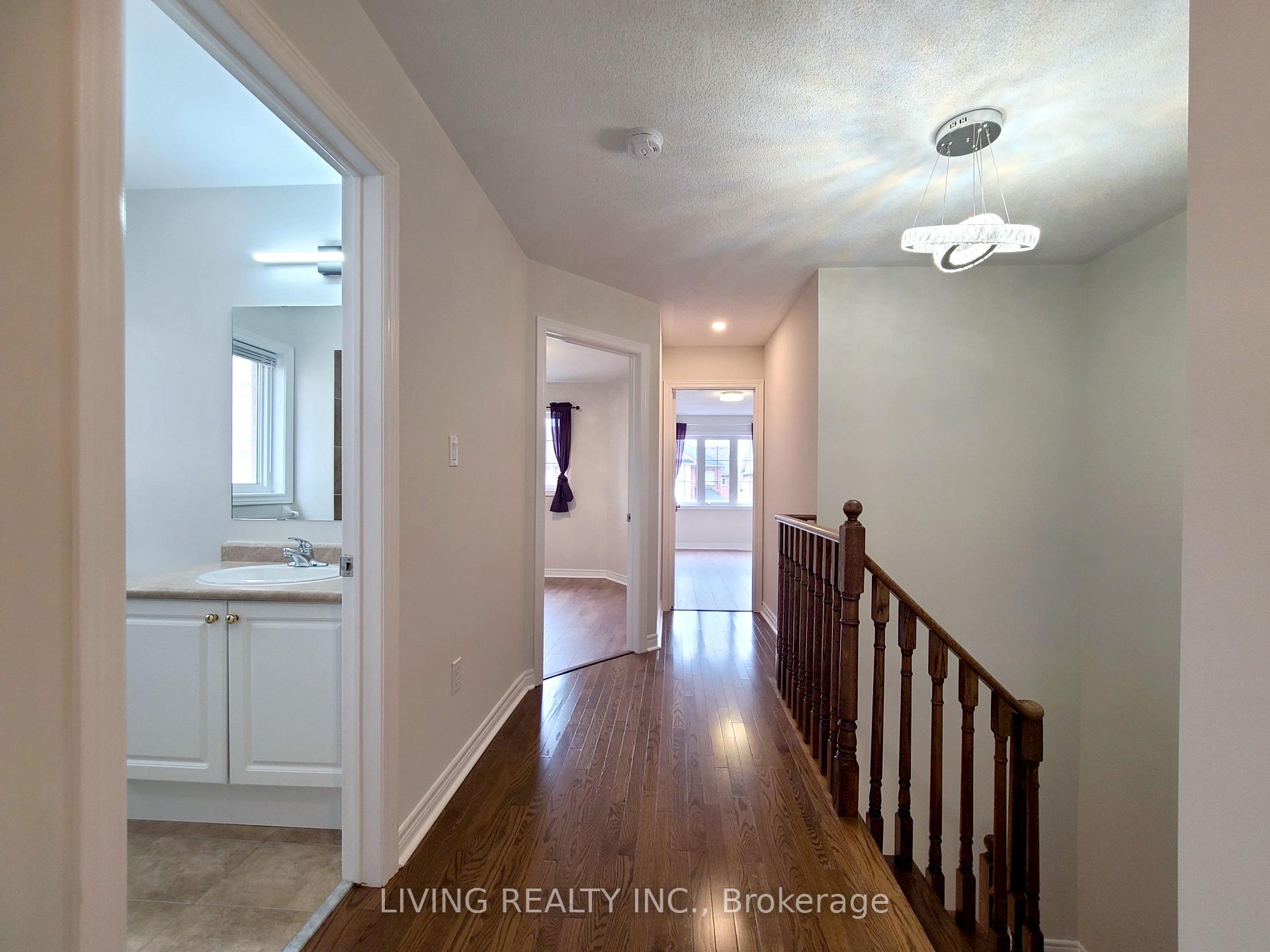 Photo 18 of 117 Amulet Crescent, Richmond Hill, Rouge Woods — HOMEH