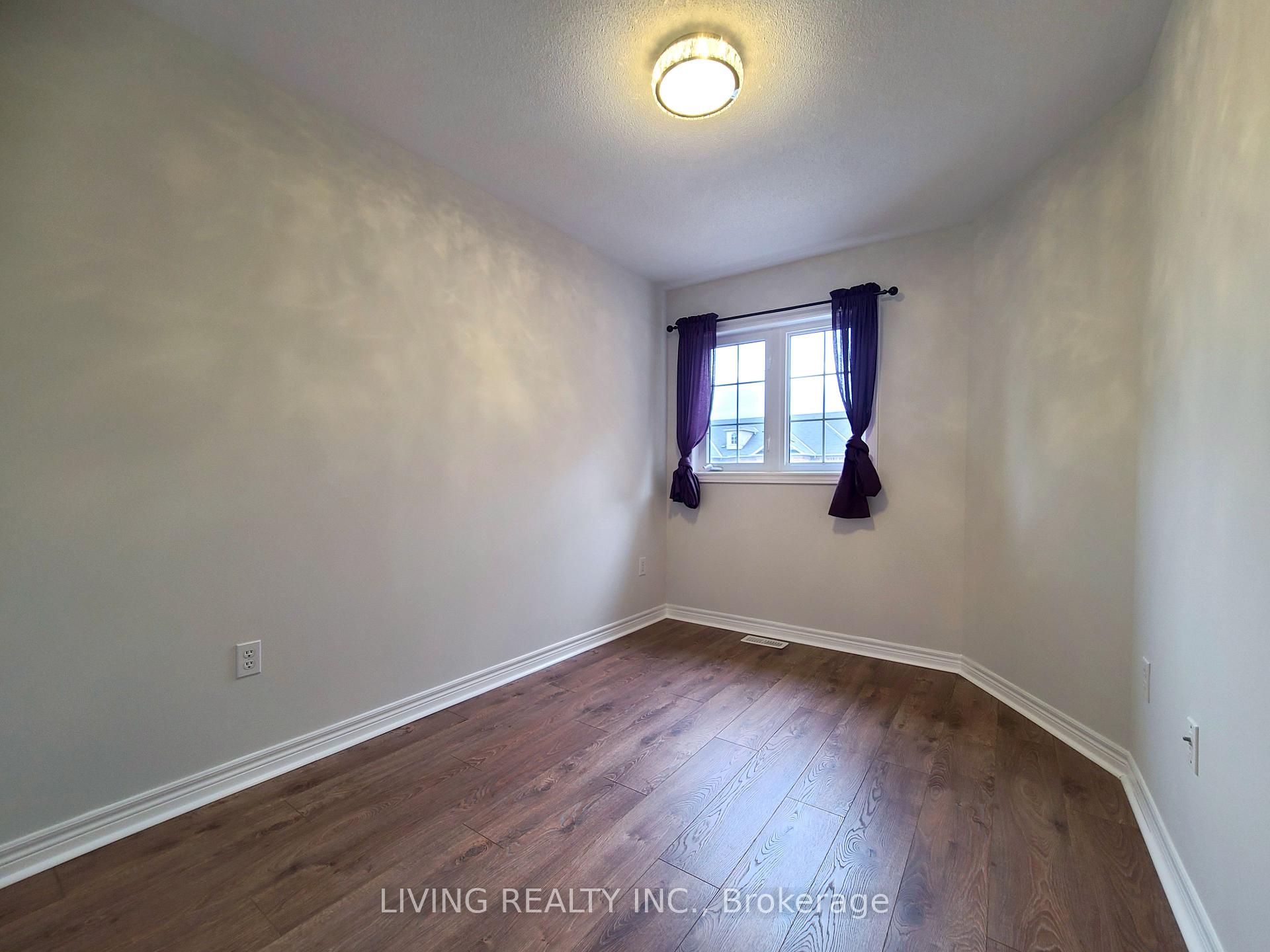 Photo 19 of 117 Amulet Crescent, Richmond Hill, Rouge Woods — HOMEH