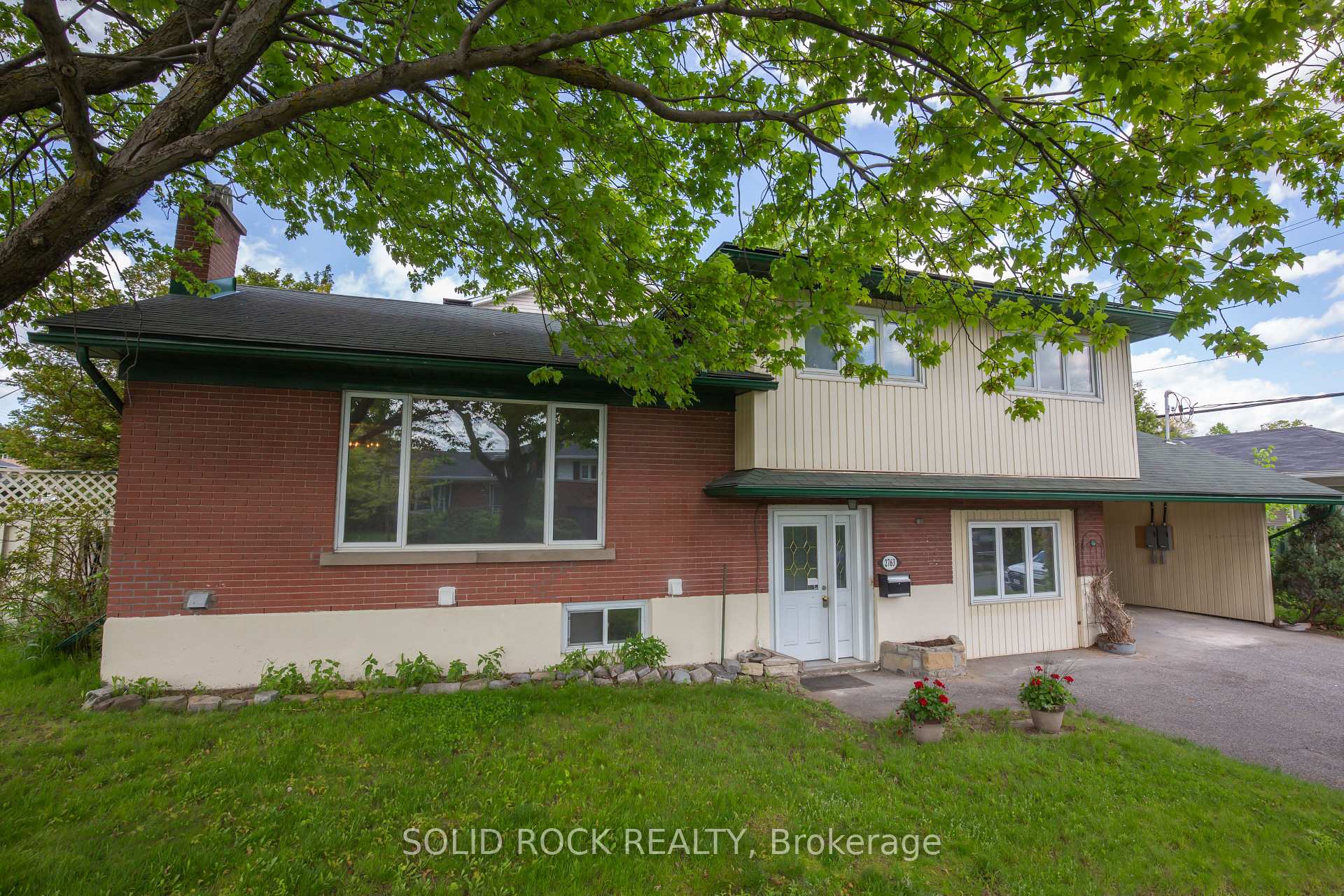 Front of Unit Unit 1, 2763 Kelly Avenue S