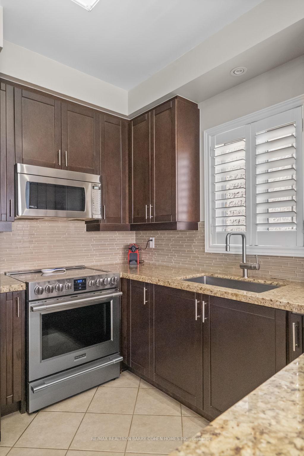 Photo 12 of 92 Capera Drive, Vaughan, Vellore Village — HOMEH
