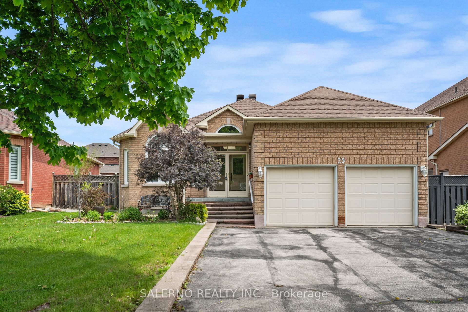 Photo 2 of 25 Lockheed Avenue, Vaughan, Maple — HOMEH