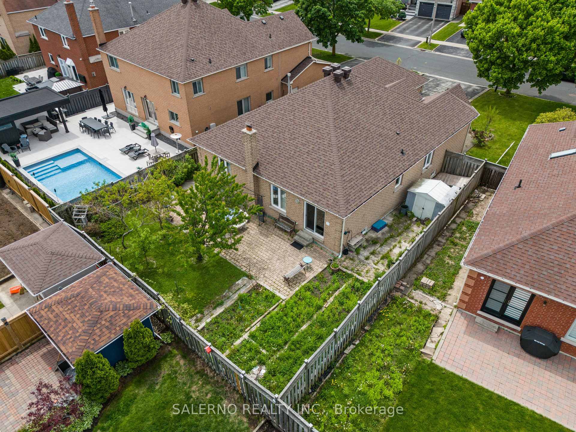Photo 38 of 25 Lockheed Avenue, Vaughan, Maple — HOMEH