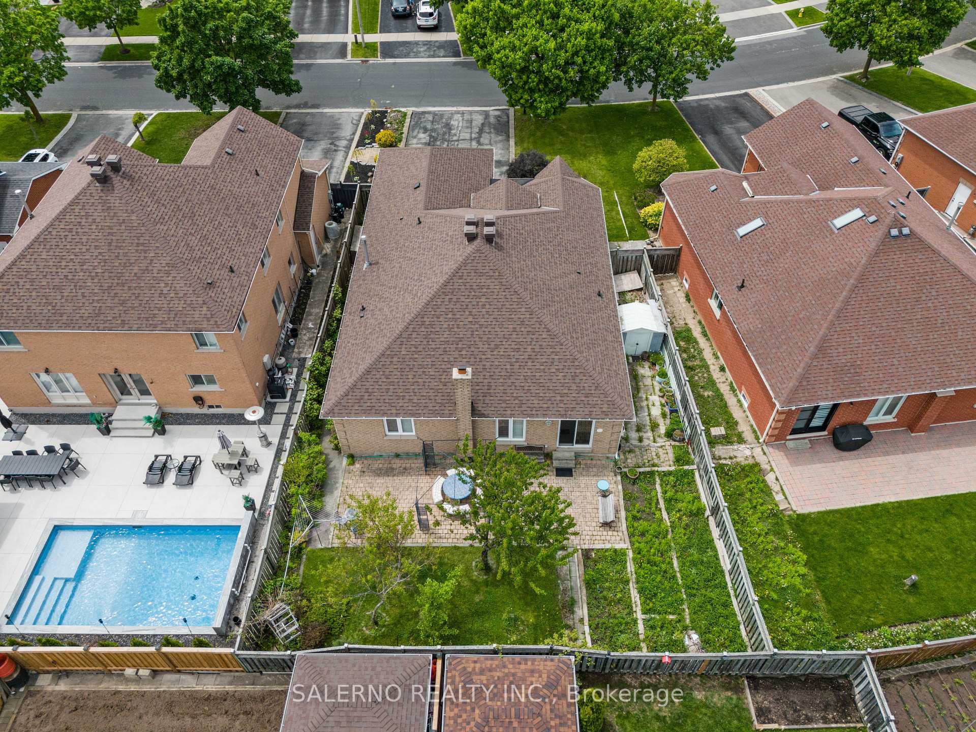 Photo 39 of 25 Lockheed Avenue, Vaughan, Maple — HOMEH