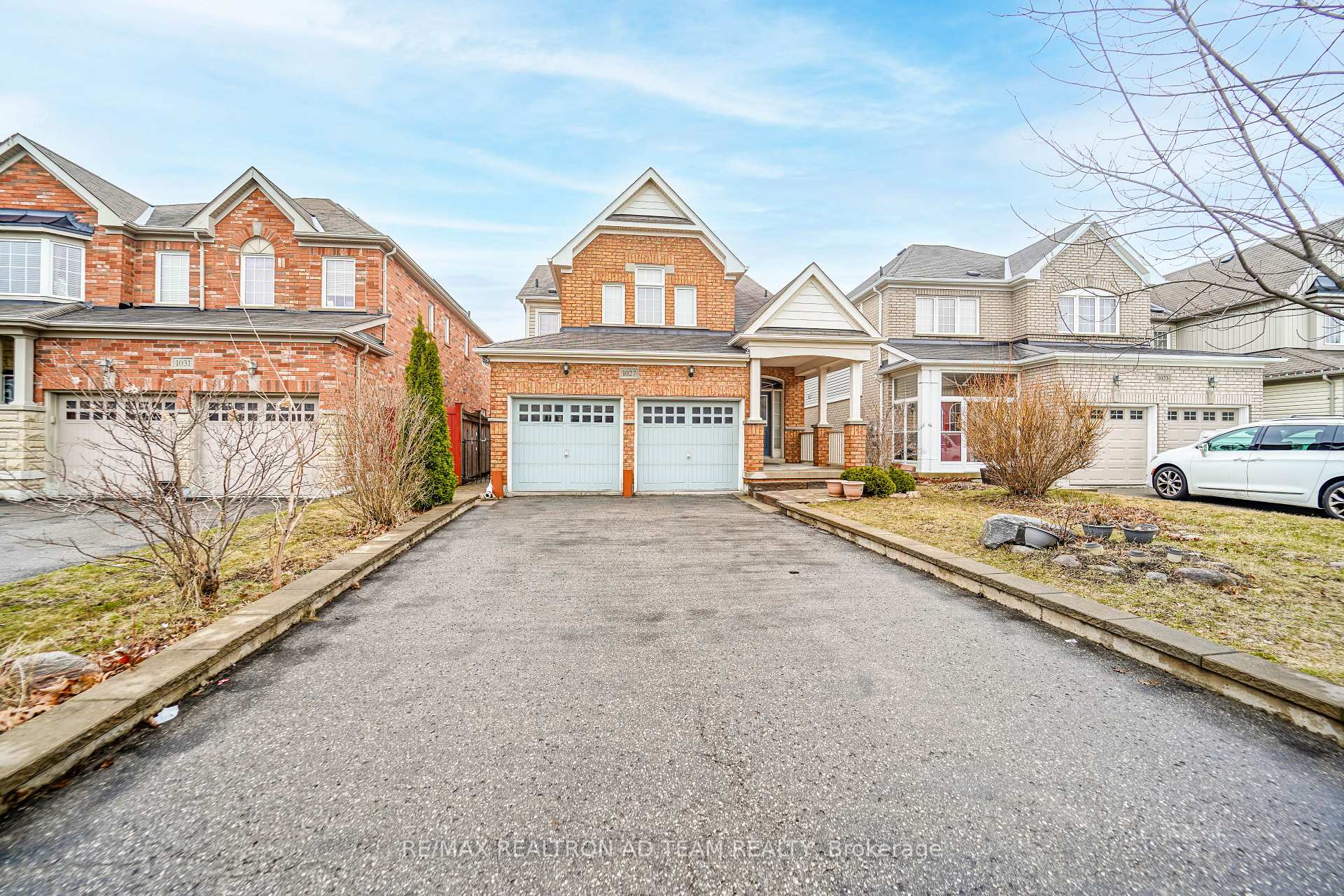 Photo 2 of 1027 Schooling Drive, Oshawa, Taunton — HOMEH