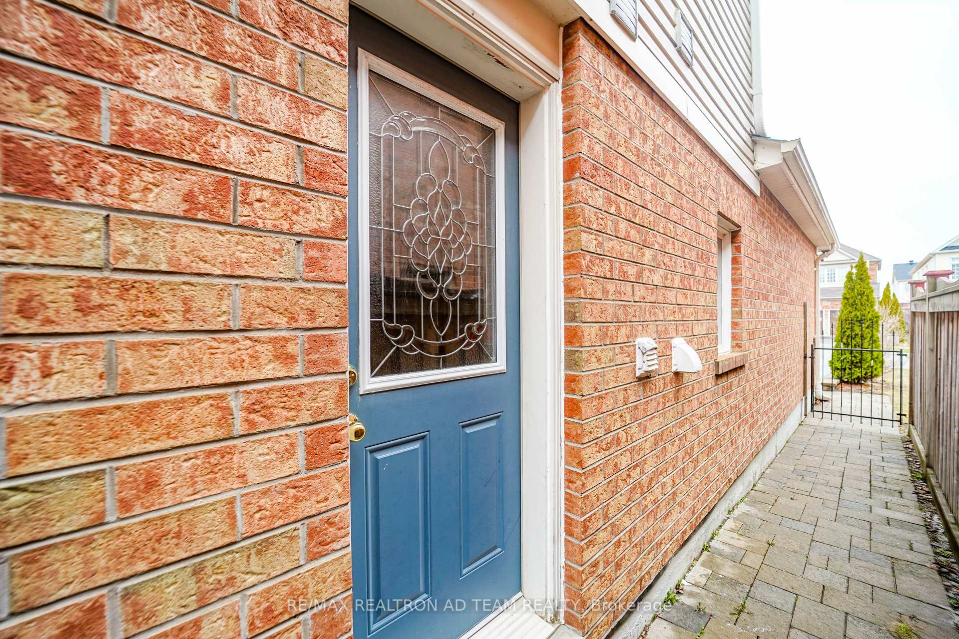 Photo 4 of 1027 Schooling Drive, Oshawa, Taunton — HOMEH