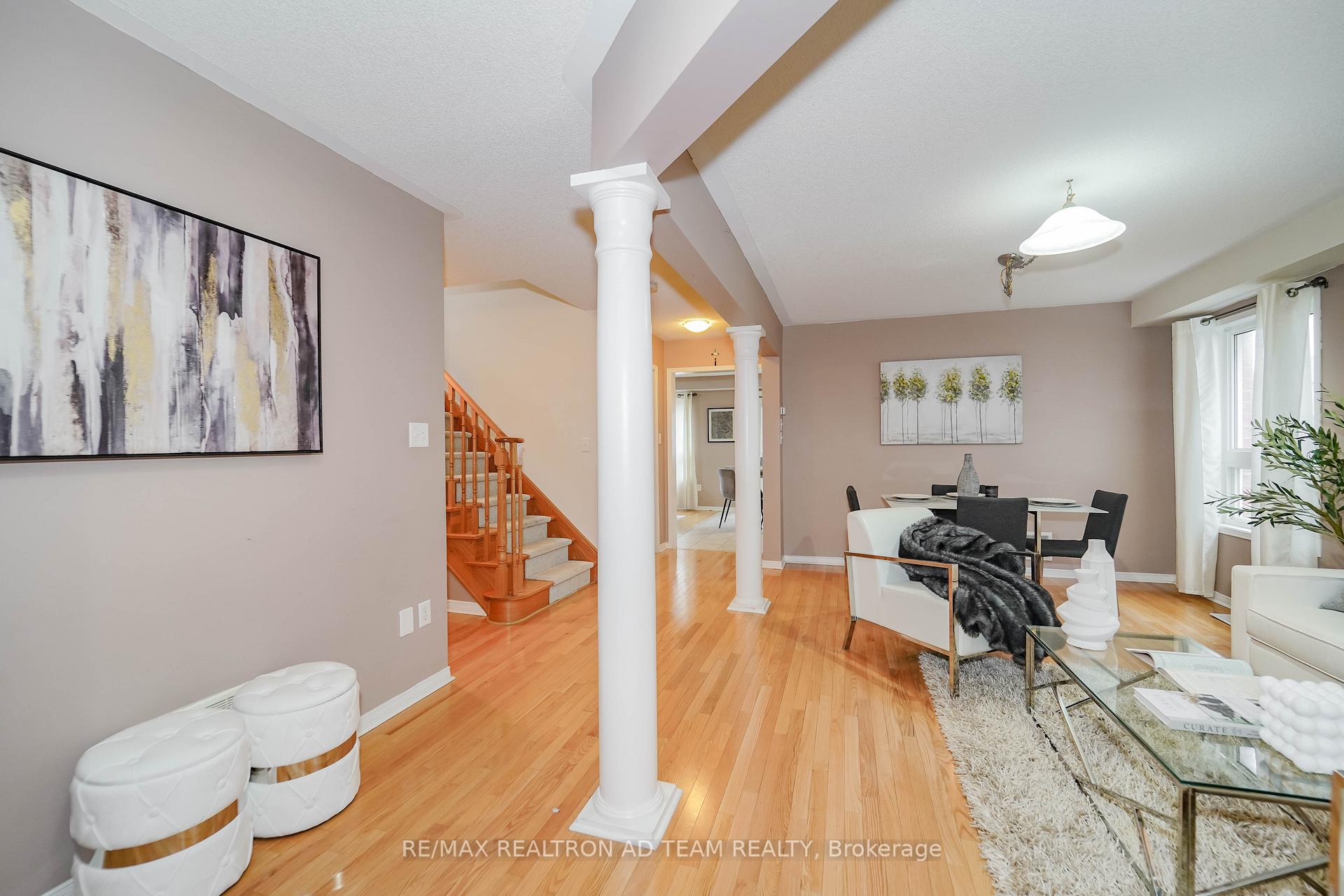 Photo 5 of 1027 Schooling Drive, Oshawa, Taunton — HOMEH