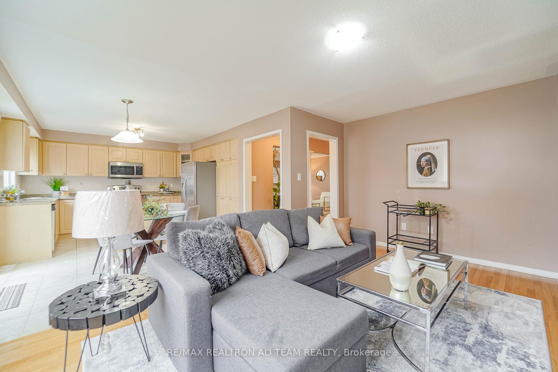 Photo 12 of 1027 Schooling Drive, Oshawa, Taunton — HOMEH
