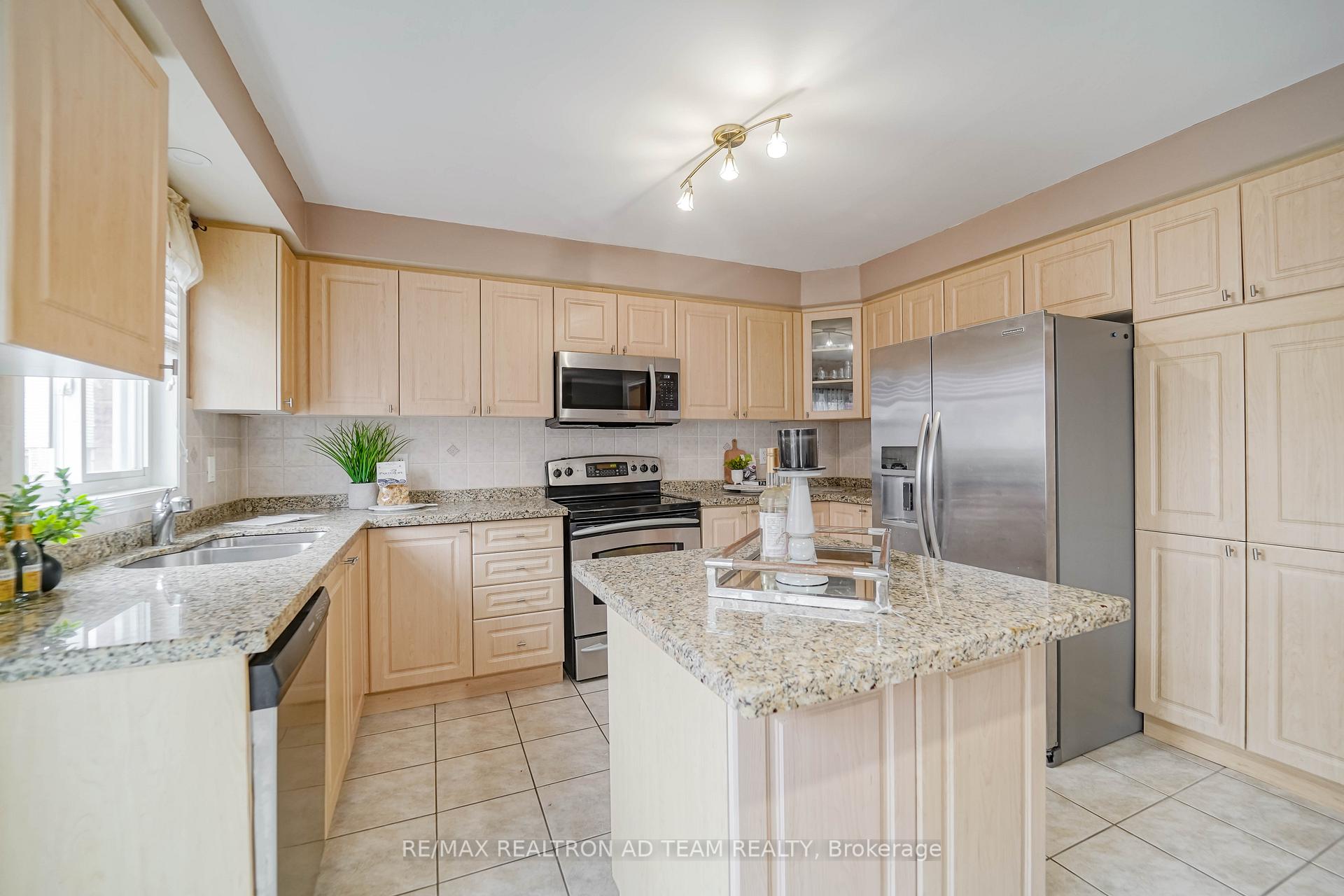 Photo 16 of 1027 Schooling Drive, Oshawa, Taunton — HOMEH