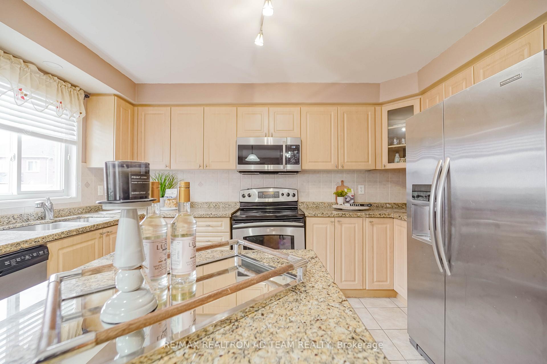 Photo 17 of 1027 Schooling Drive, Oshawa, Taunton — HOMEH