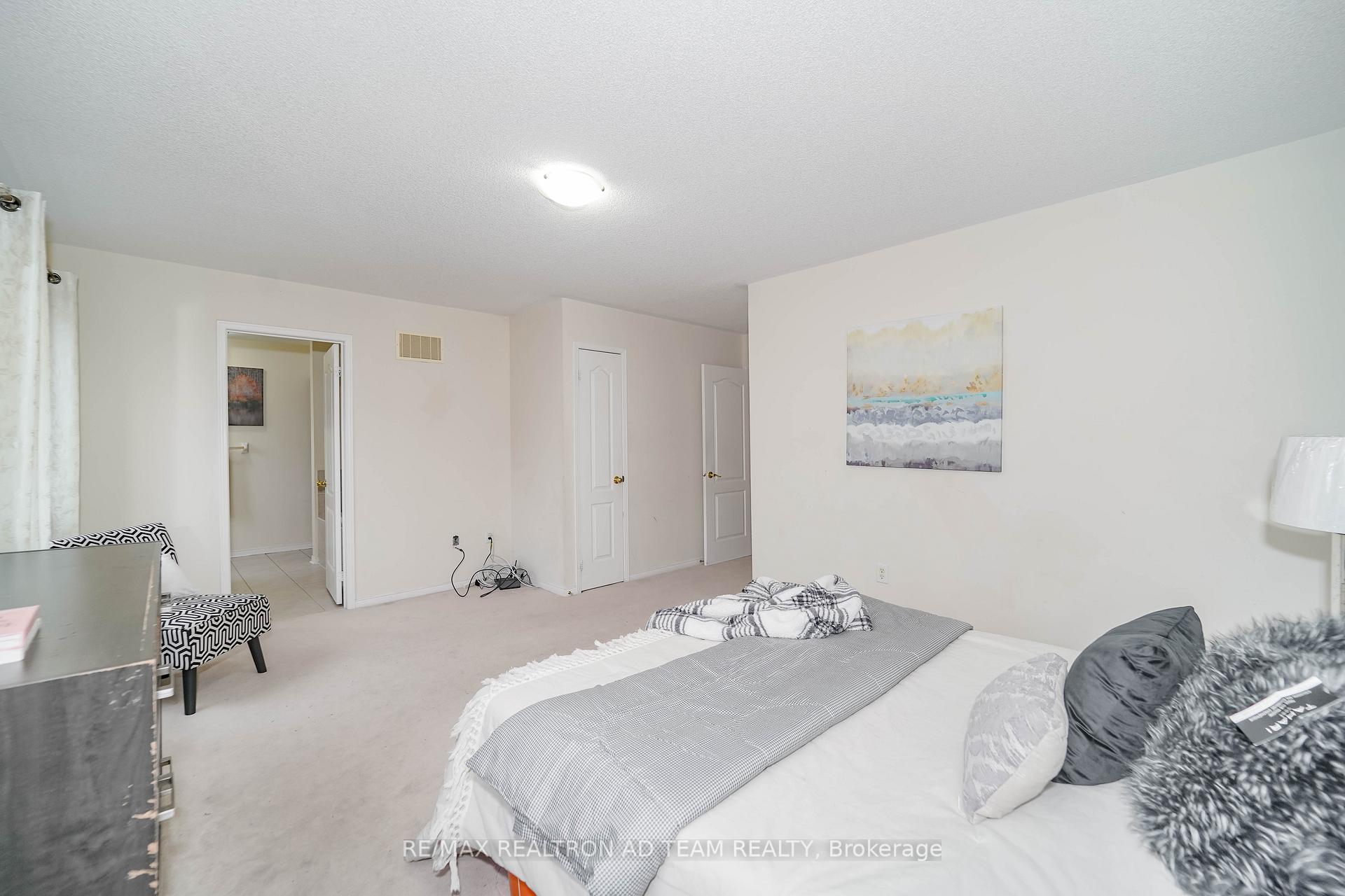 Photo 20 of 1027 Schooling Drive, Oshawa, Taunton — HOMEH