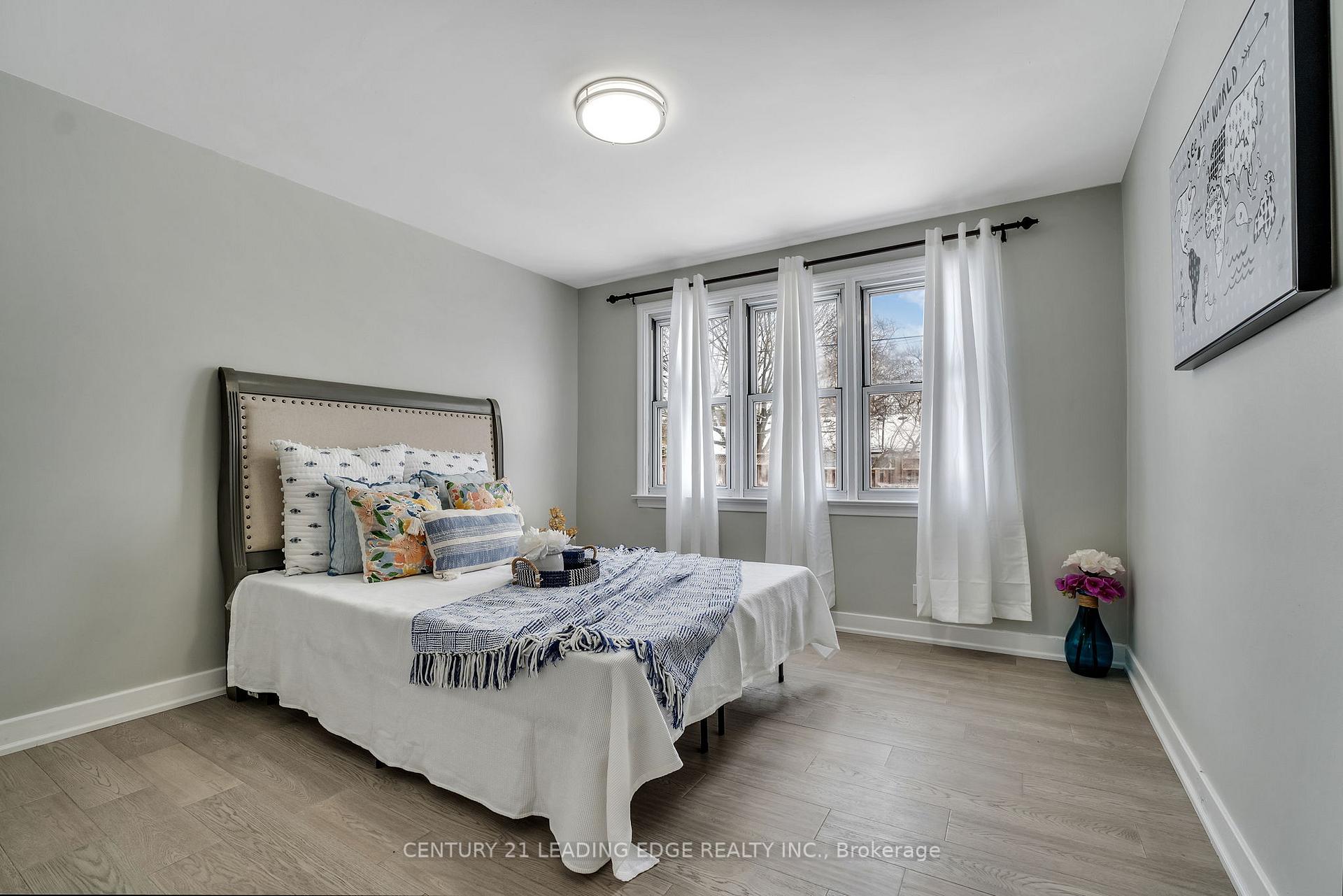 Photo 17 of 773 Somerville Street, Oshawa, Centennial — HOMEH