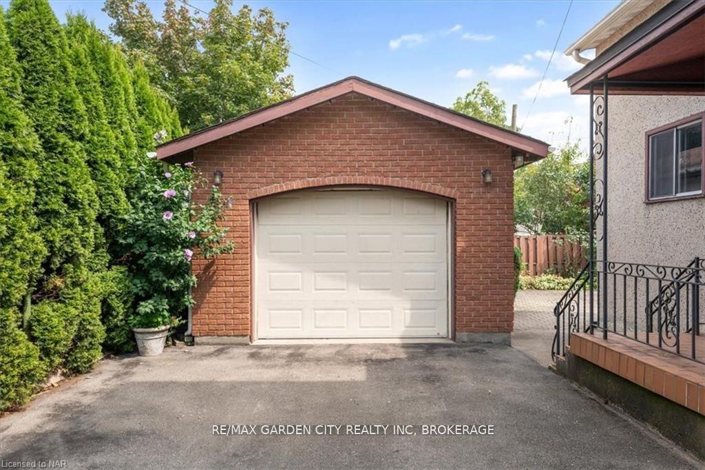 Photo 3 of 202 Niagara Street, Welland, Prince Charles — HOMEH