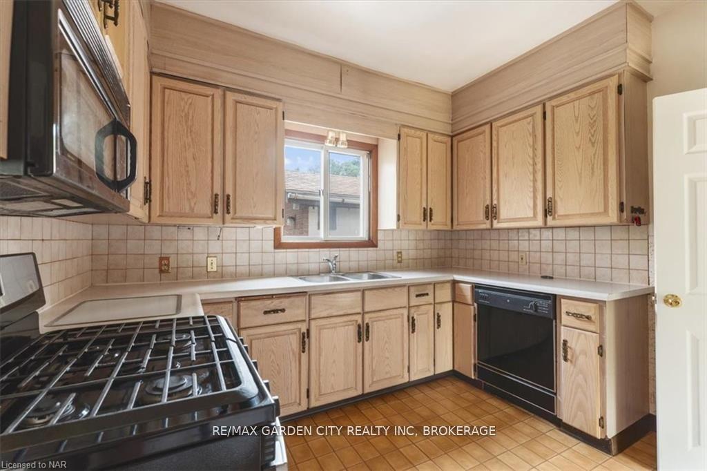 Photo 10 of 202 Niagara Street, Welland, Prince Charles — HOMEH