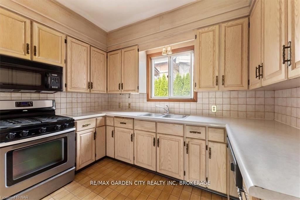 Photo 11 of 202 Niagara Street, Welland, Prince Charles — HOMEH