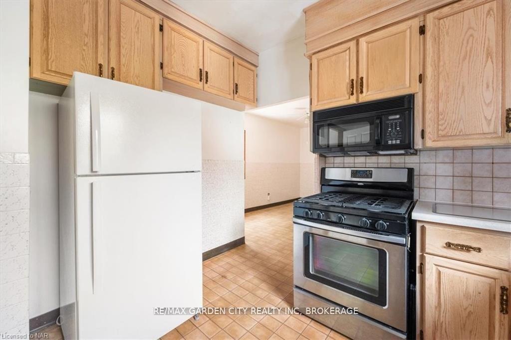 Photo 12 of 202 Niagara Street, Welland, Prince Charles — HOMEH