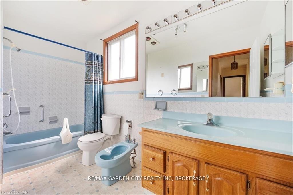 Photo 14 of 202 Niagara Street, Welland, Prince Charles — HOMEH