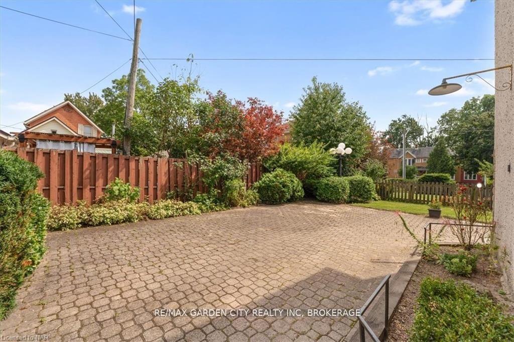 Photo 22 of 202 Niagara Street, Welland, Prince Charles — HOMEH