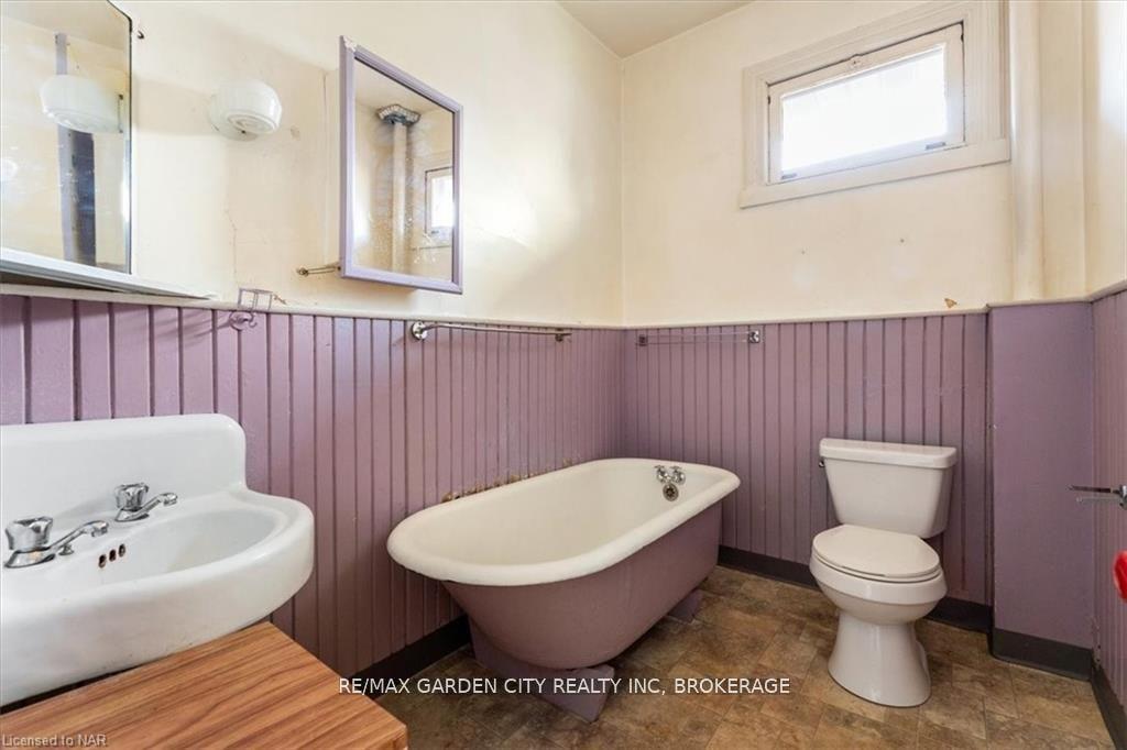 Photo 32 of 202 Niagara Street, Welland, Prince Charles — HOMEH