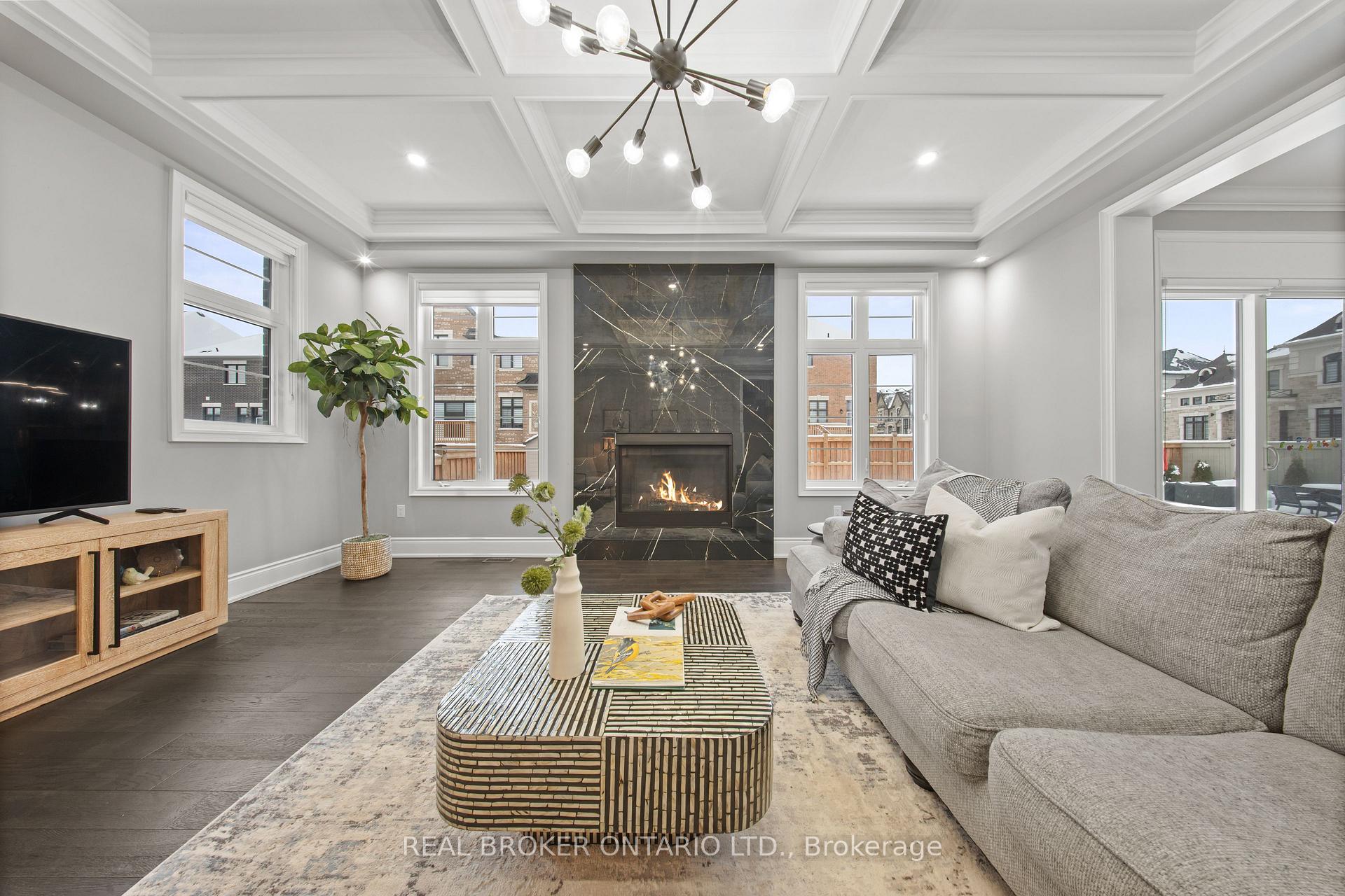 Photo 10 of 30 Luang Street, Vaughan, Kleinburg — HOMEH