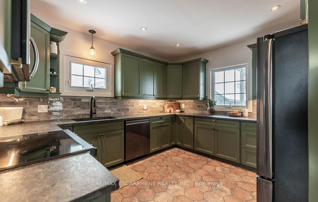 Photo 15 of 2 Highland Gardens, Welland, Prince Charles — HOMEH