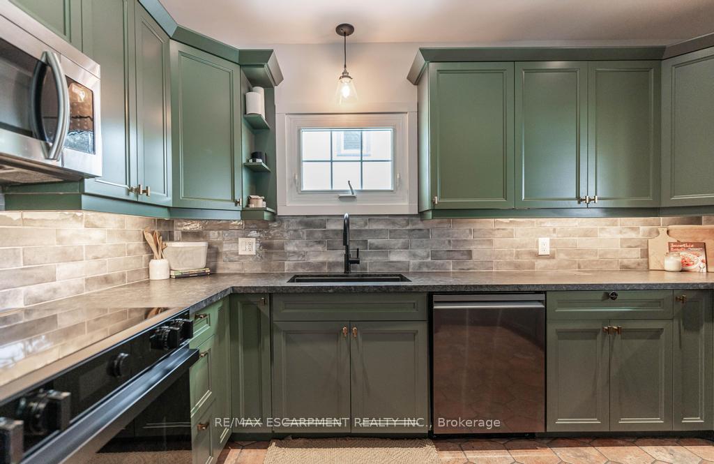 Photo 16 of 2 Highland Gardens, Welland, Prince Charles — HOMEH