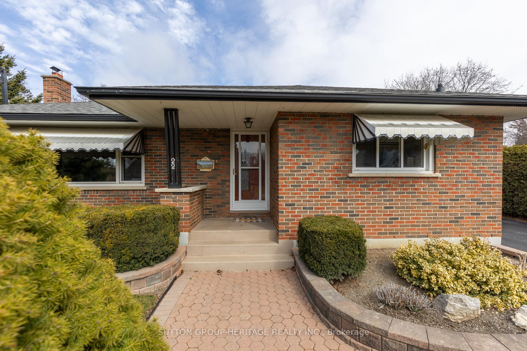Photo 3 of 22 Dymond Drive, Whitby, Blue Grass Meadows — HOMEH