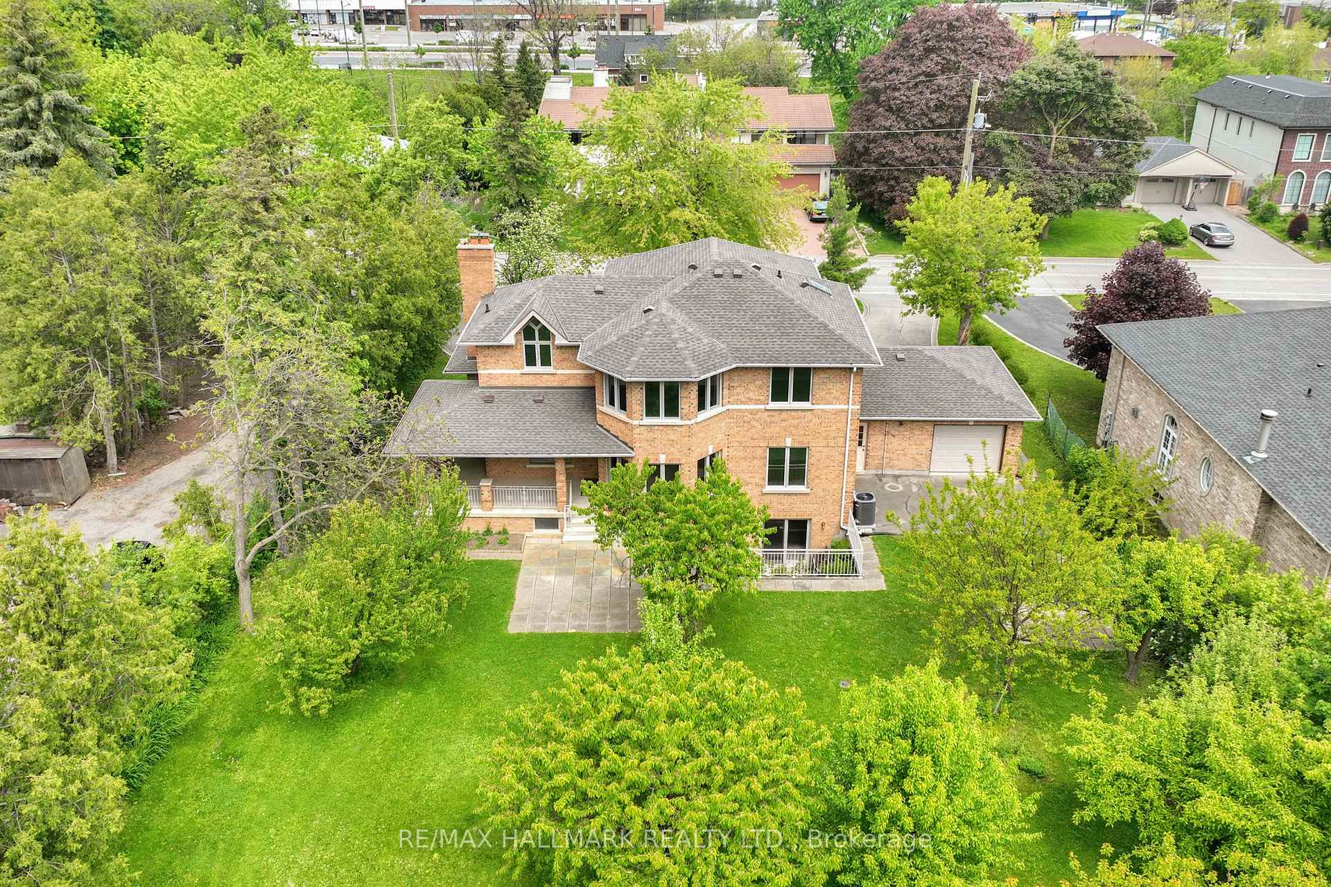 Photo 2 of 19 Hillside Avenue, Vaughan, Concord — HOMEH