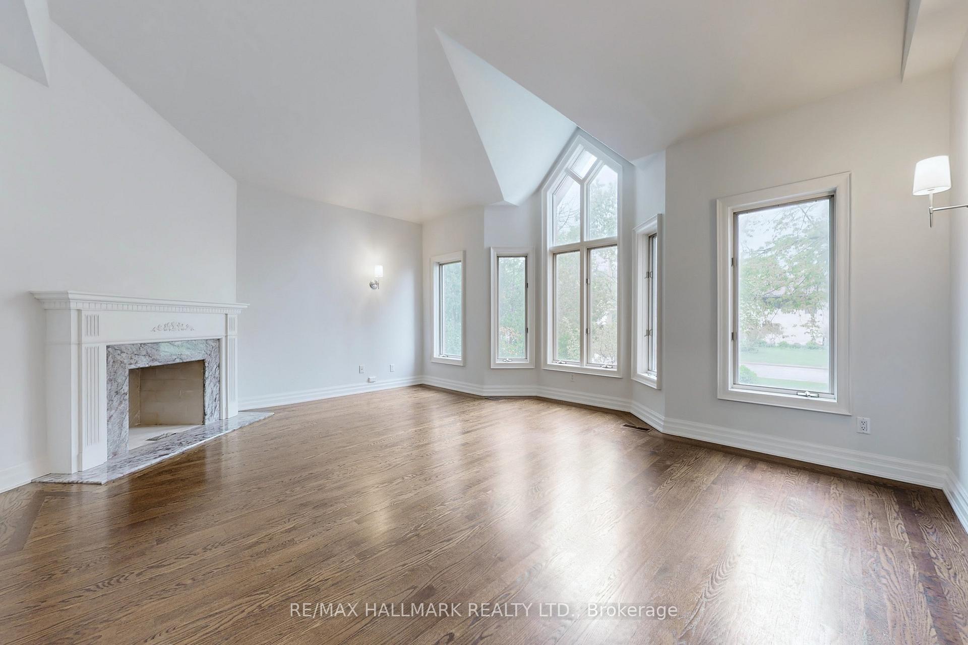 Photo 5 of 19 Hillside Avenue, Vaughan, Concord — HOMEH