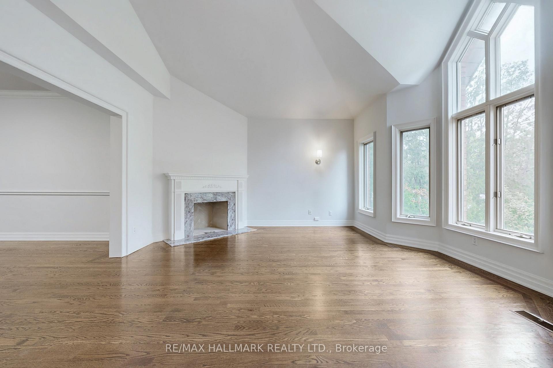 Photo 6 of 19 Hillside Avenue, Vaughan, Concord — HOMEH