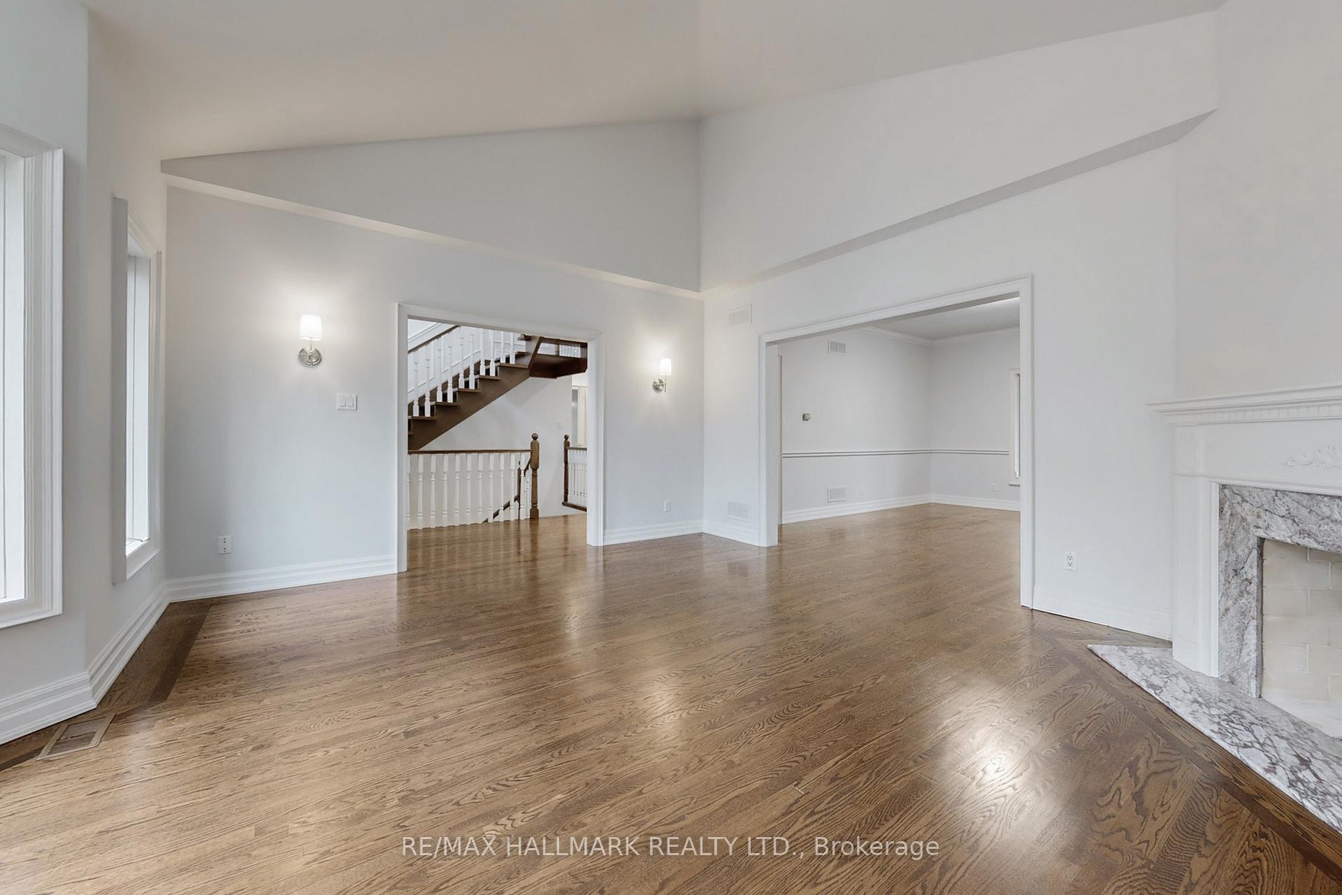 Photo 7 of 19 Hillside Avenue, Vaughan, Concord — HOMEH