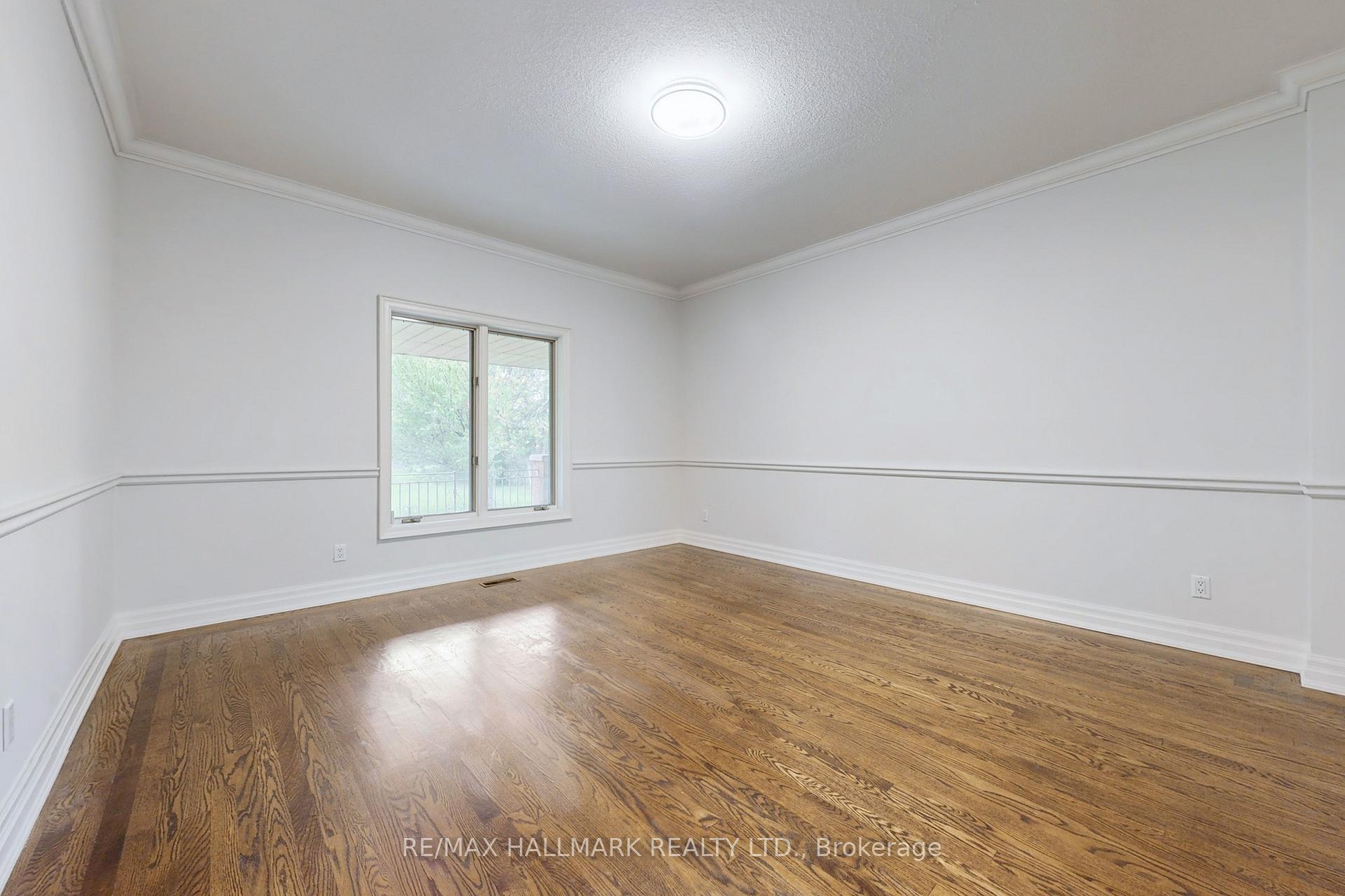 Photo 8 of 19 Hillside Avenue, Vaughan, Concord — HOMEH