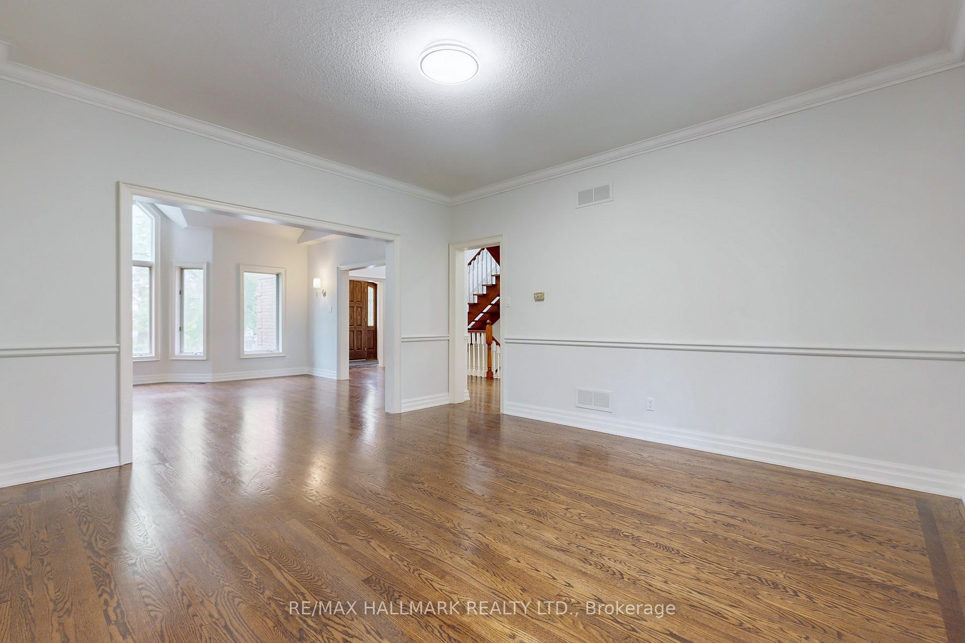 Photo 9 of 19 Hillside Avenue, Vaughan, Concord — HOMEH