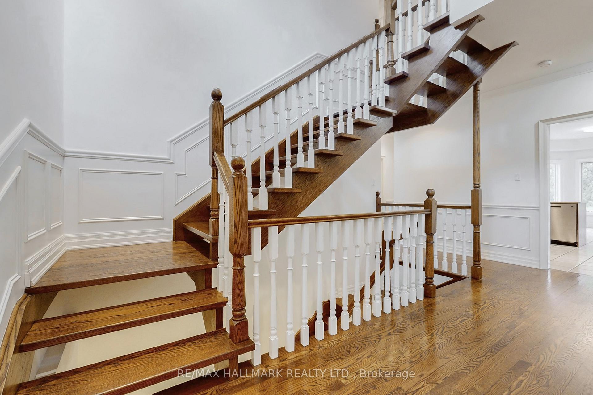 Photo 10 of 19 Hillside Avenue, Vaughan, Concord — HOMEH