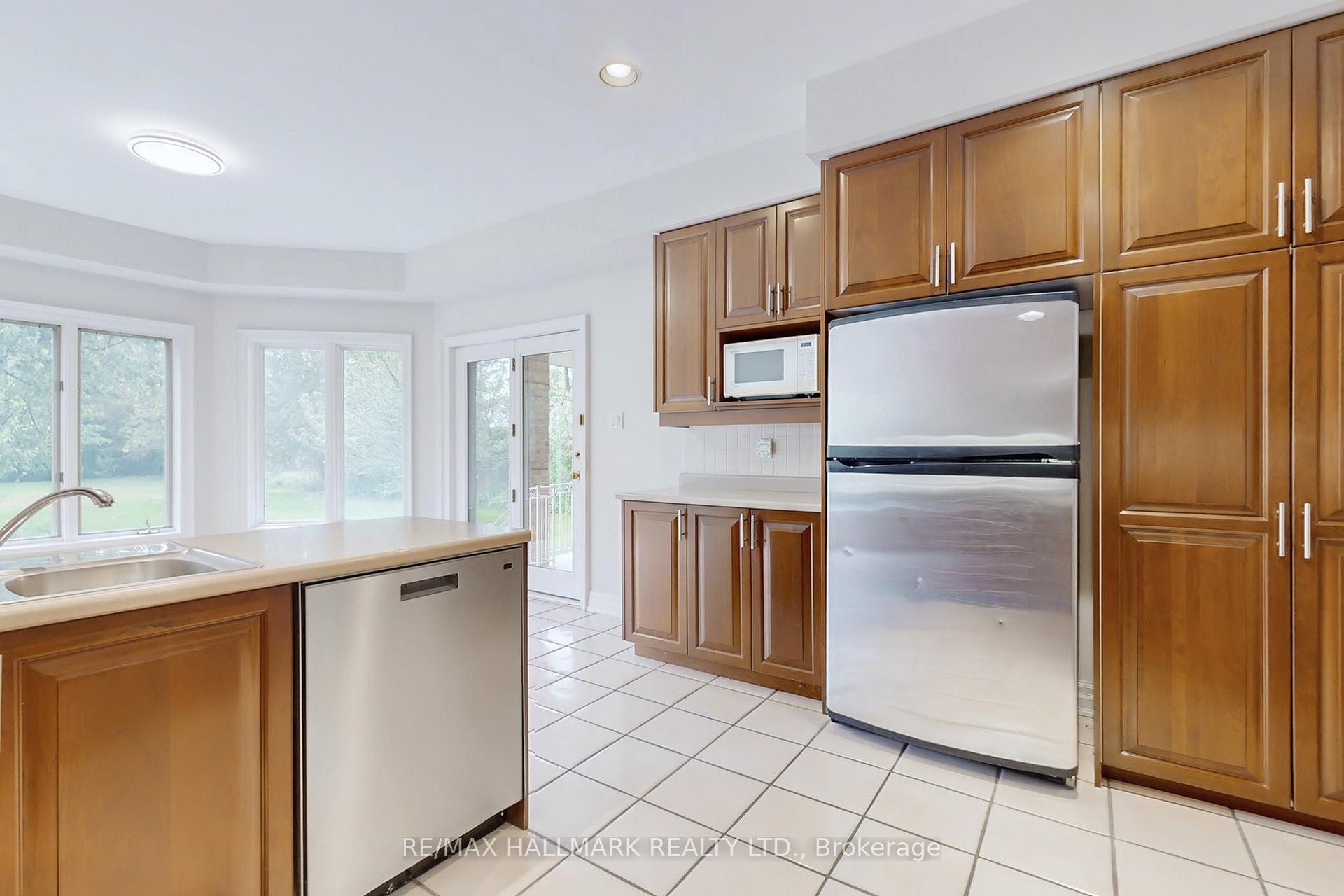 Photo 12 of 19 Hillside Avenue, Vaughan, Concord — HOMEH