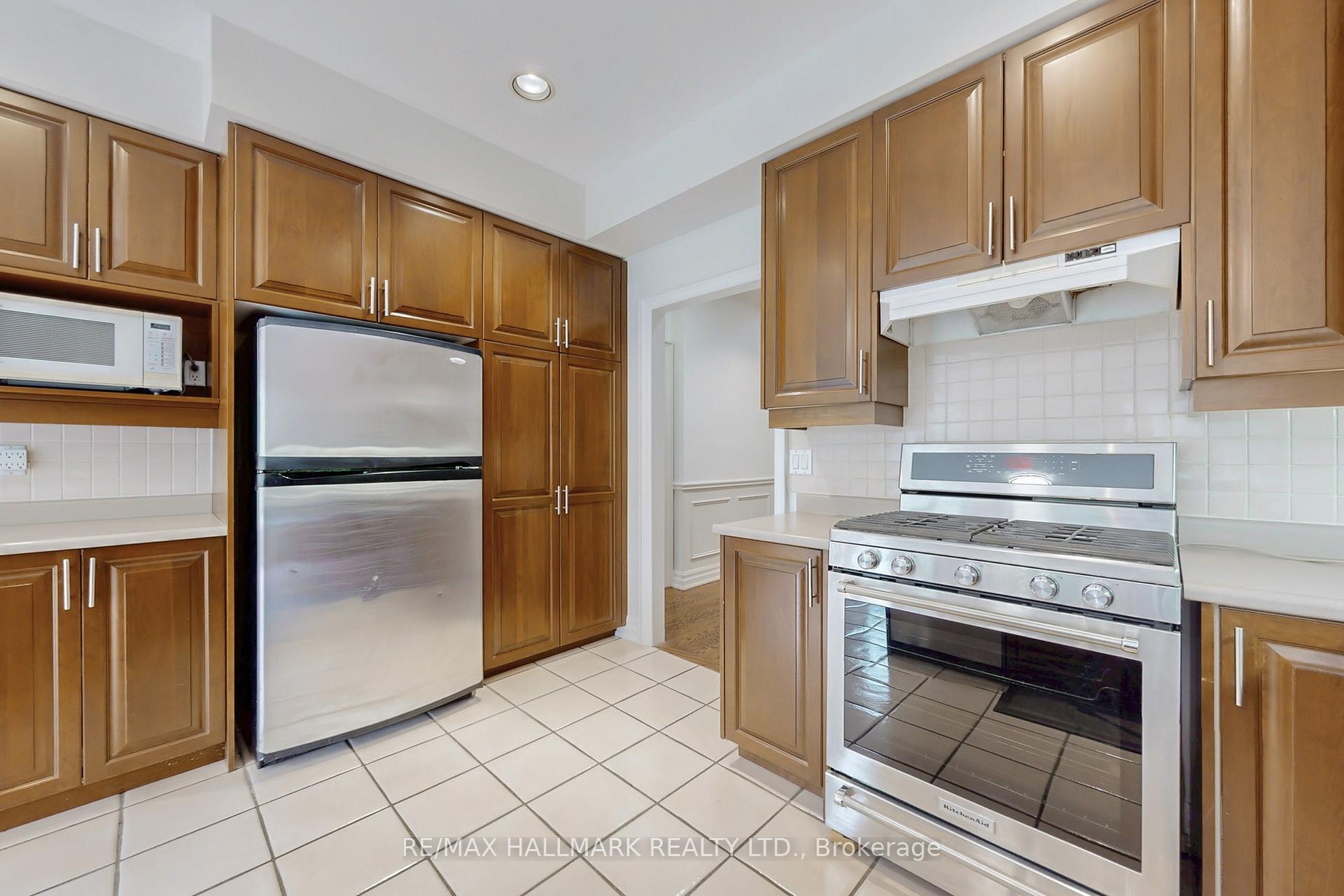 Photo 13 of 19 Hillside Avenue, Vaughan, Concord — HOMEH