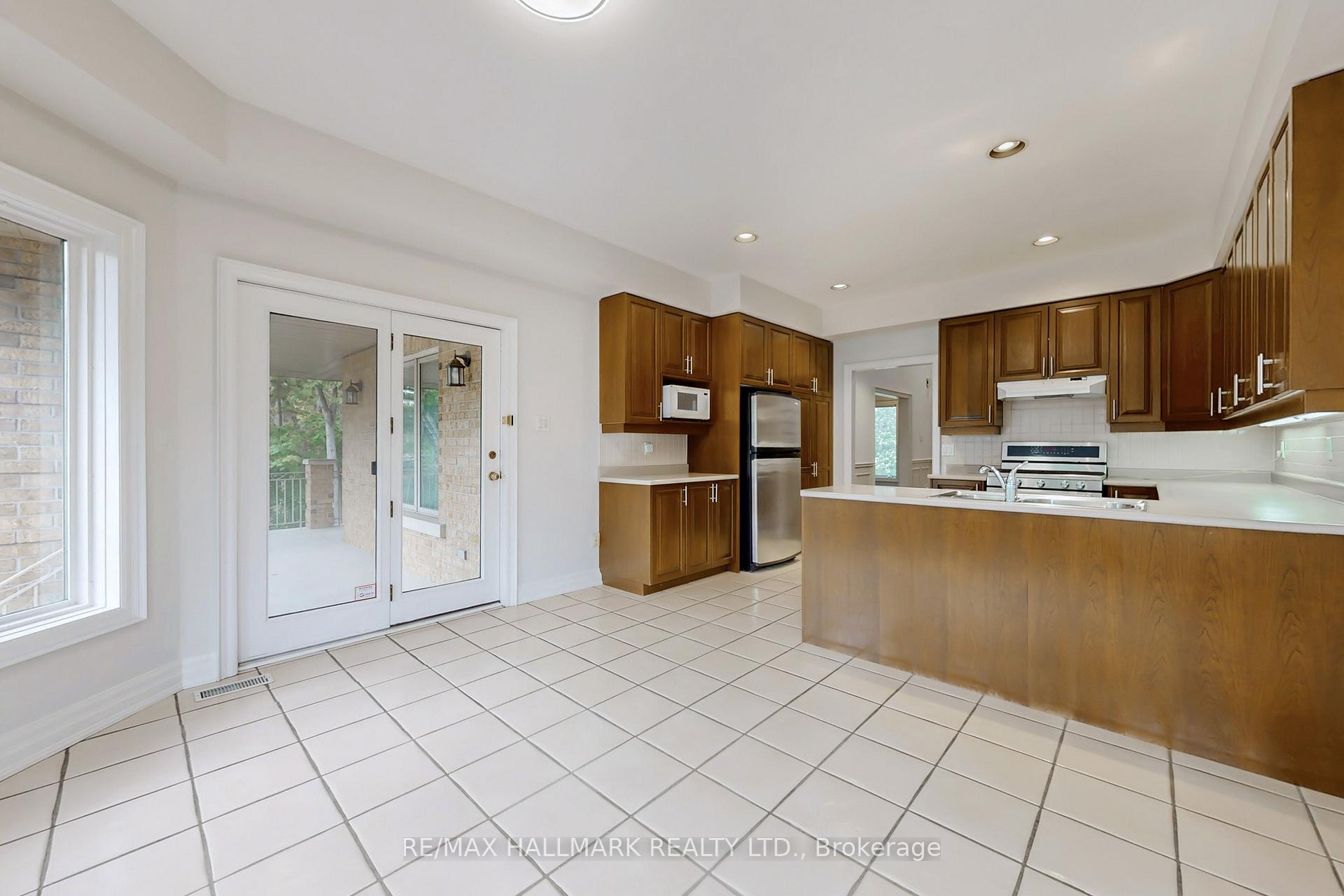 Photo 14 of 19 Hillside Avenue, Vaughan, Concord — HOMEH