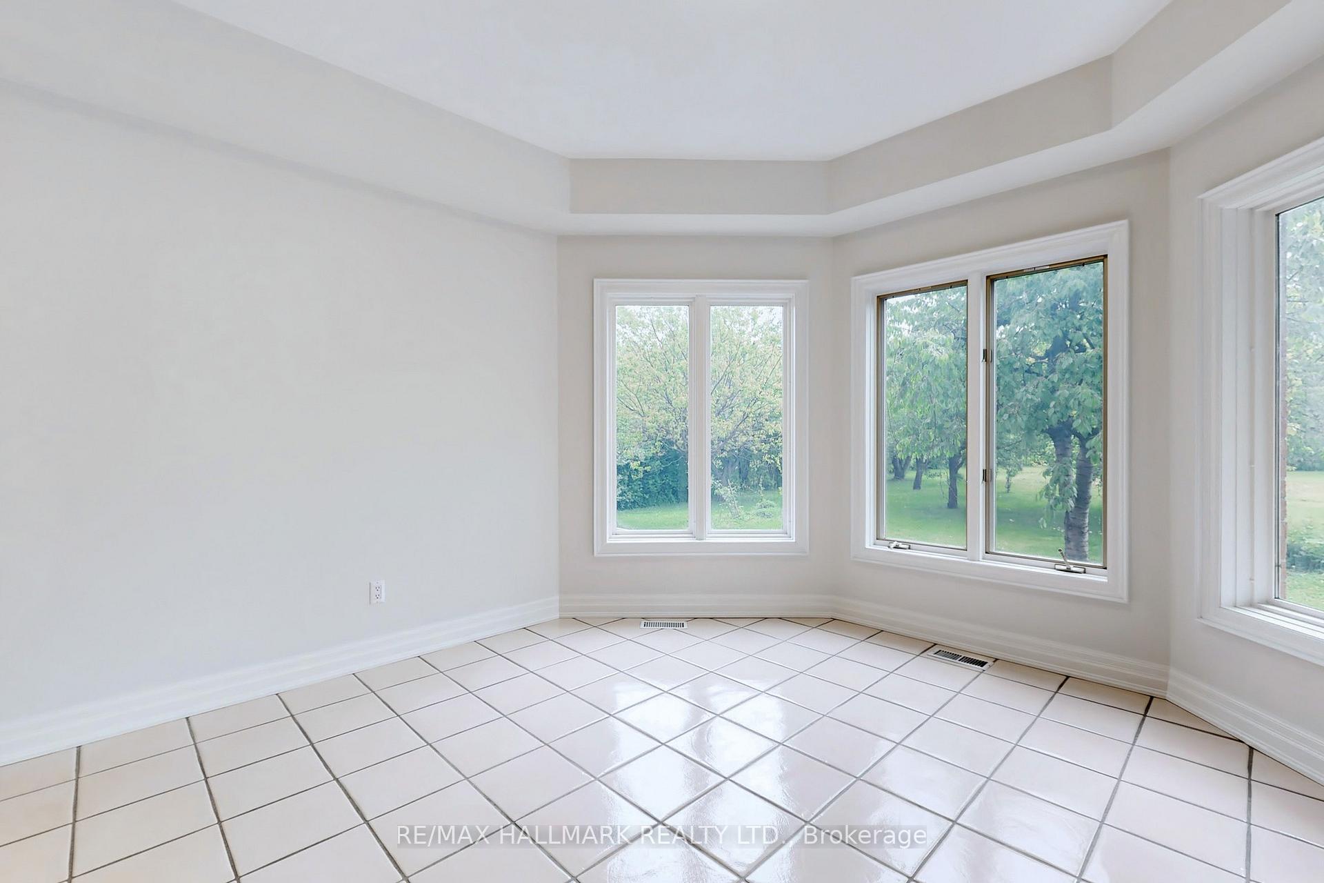 Photo 15 of 19 Hillside Avenue, Vaughan, Concord — HOMEH