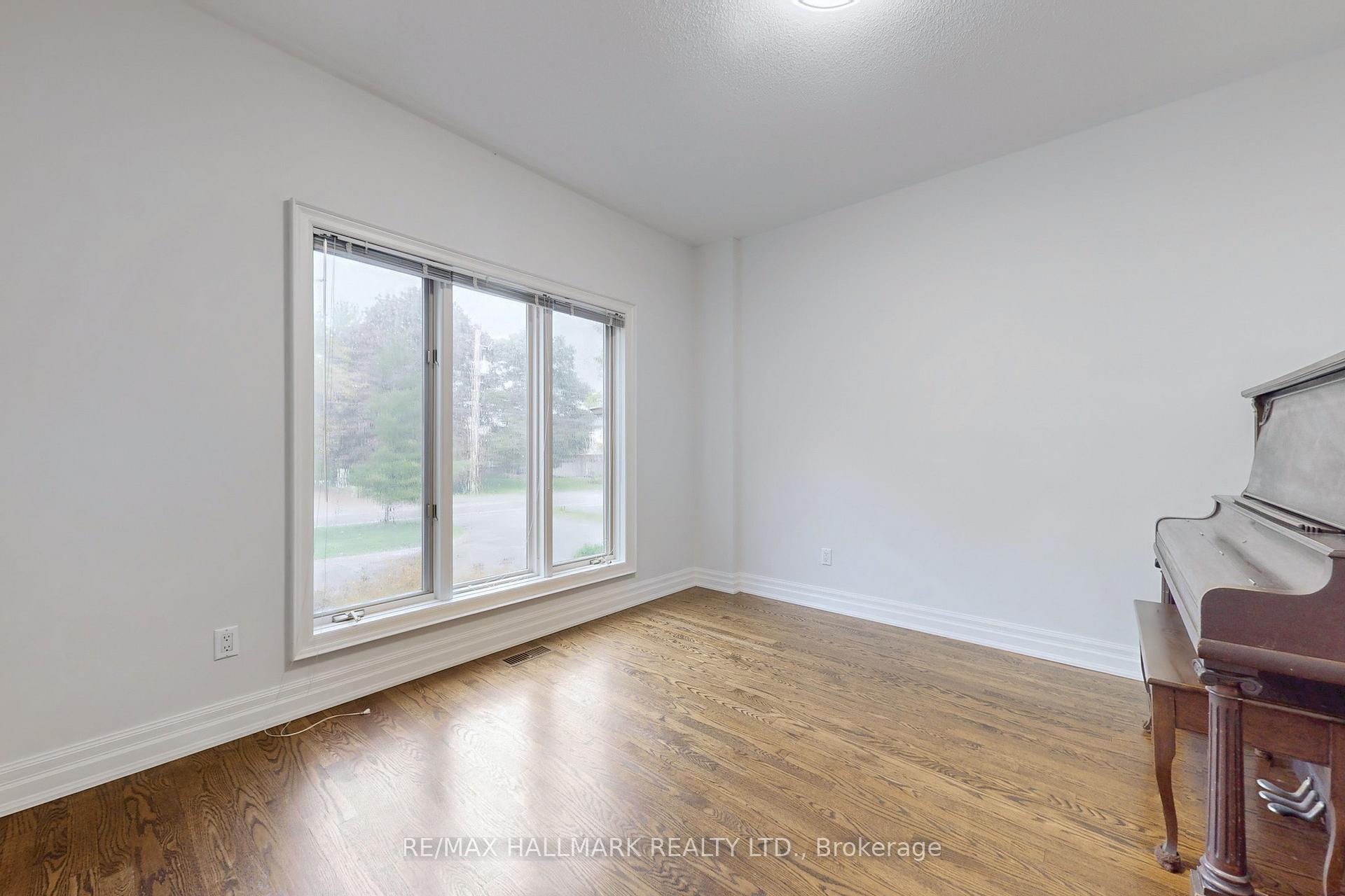 Photo 16 of 19 Hillside Avenue, Vaughan, Concord — HOMEH
