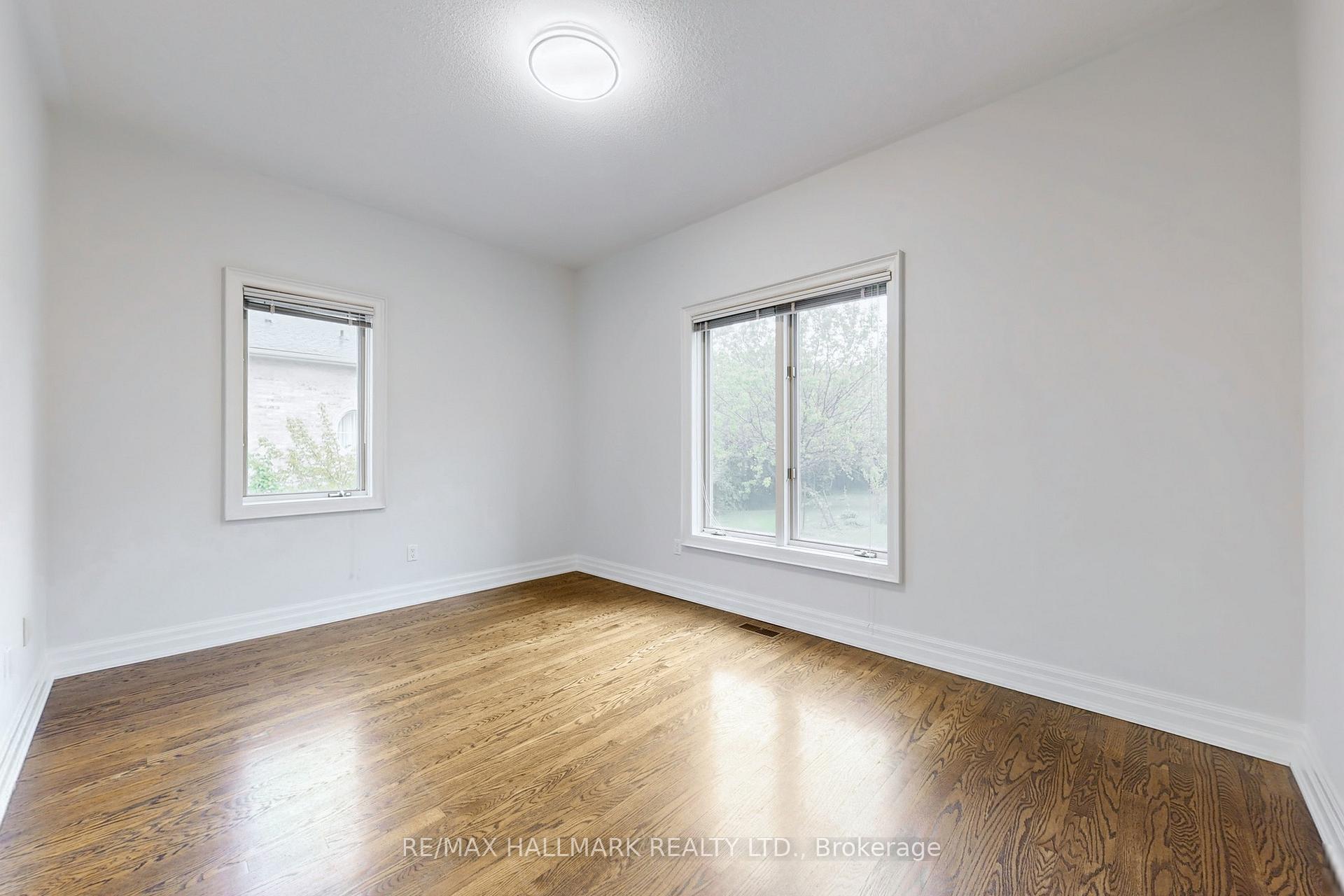 Photo 18 of 19 Hillside Avenue, Vaughan, Concord — HOMEH