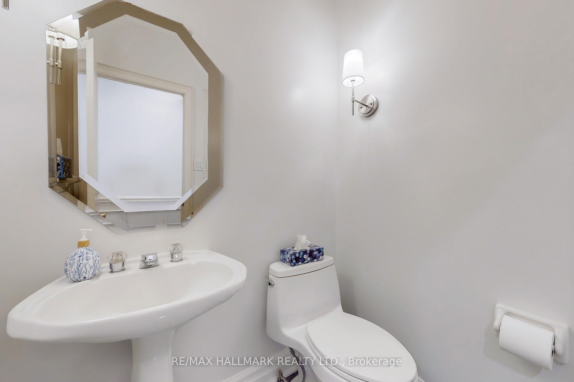 Photo 20 of 19 Hillside Avenue, Vaughan, Concord — HOMEH