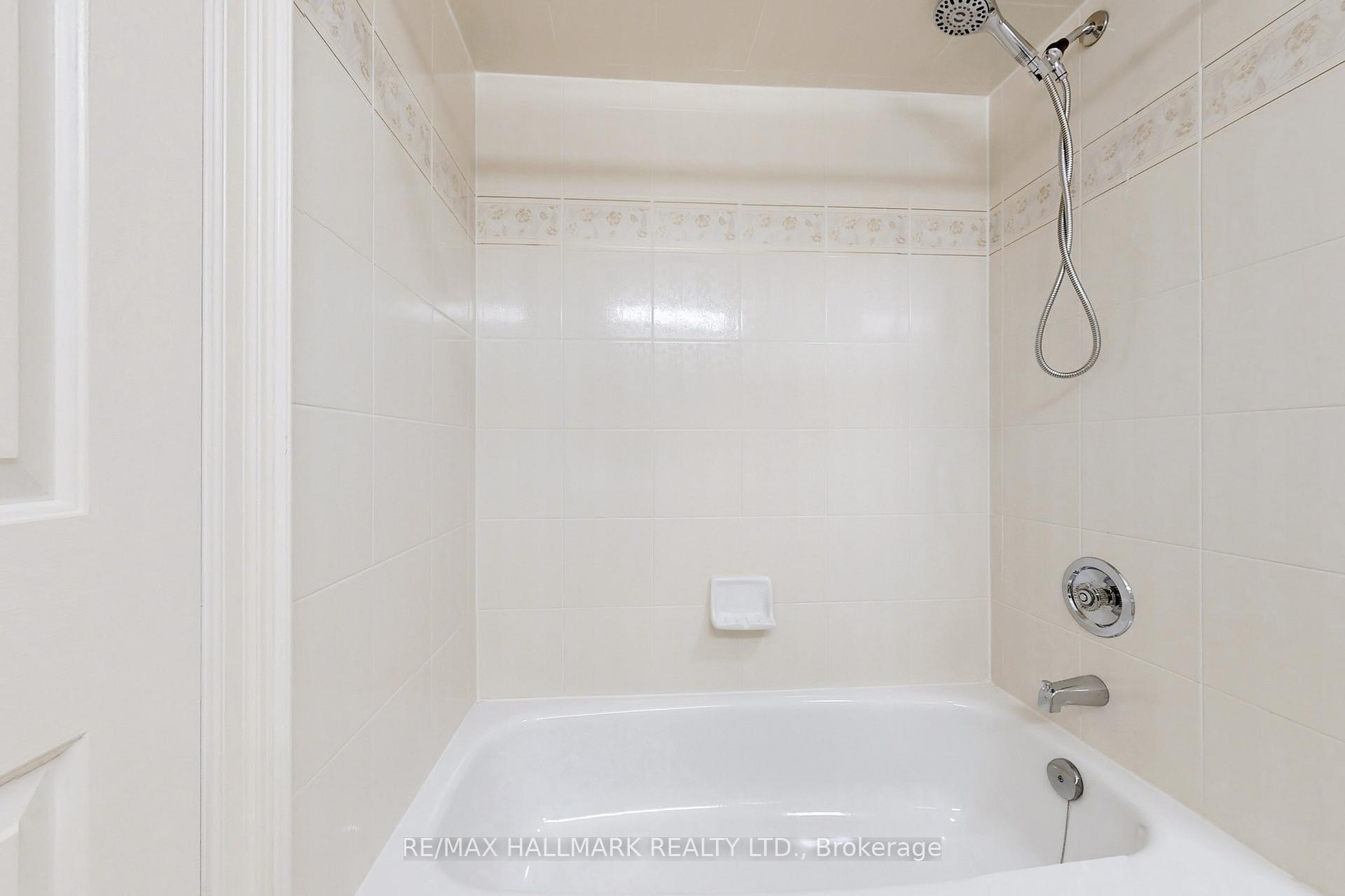 Photo 25 of 19 Hillside Avenue, Vaughan, Concord — HOMEH